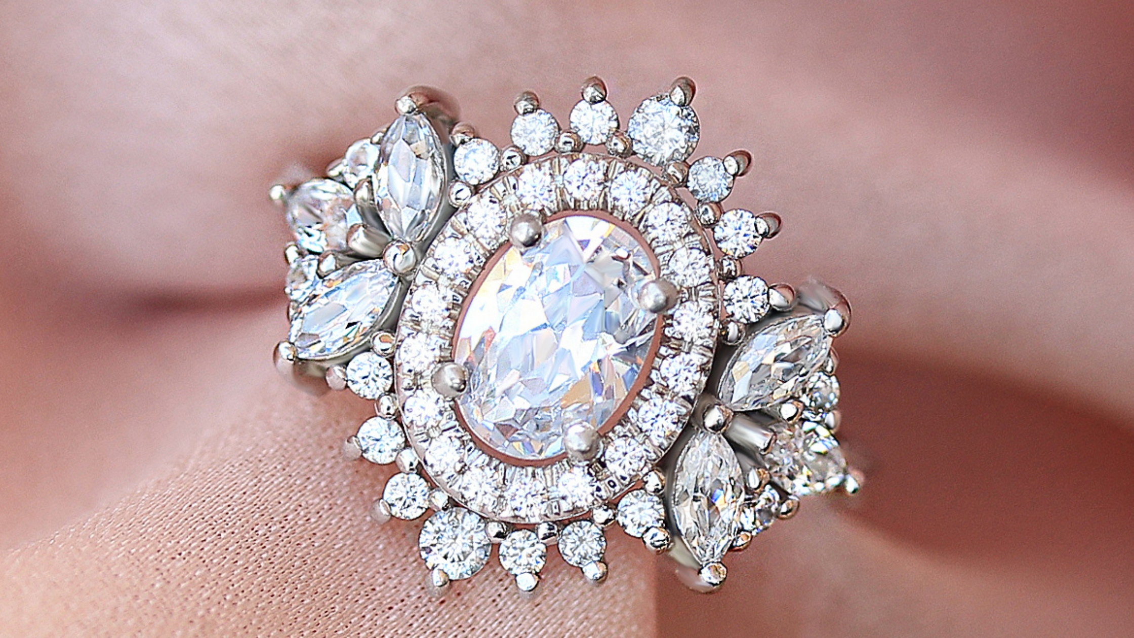 Oval diamond engagement rings