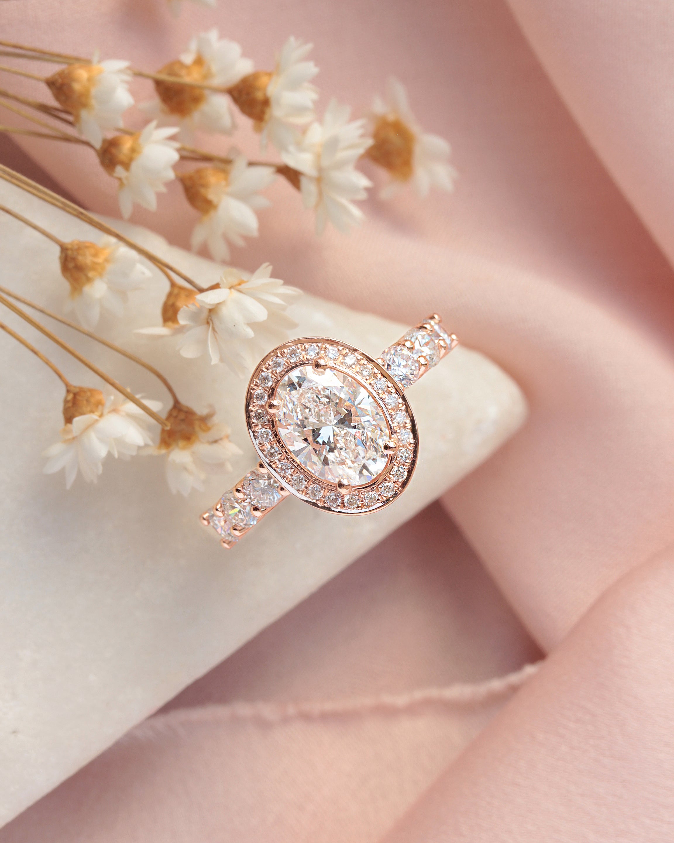 טבעת אירוסין סגלגלה 1.5 קראט סקרלט