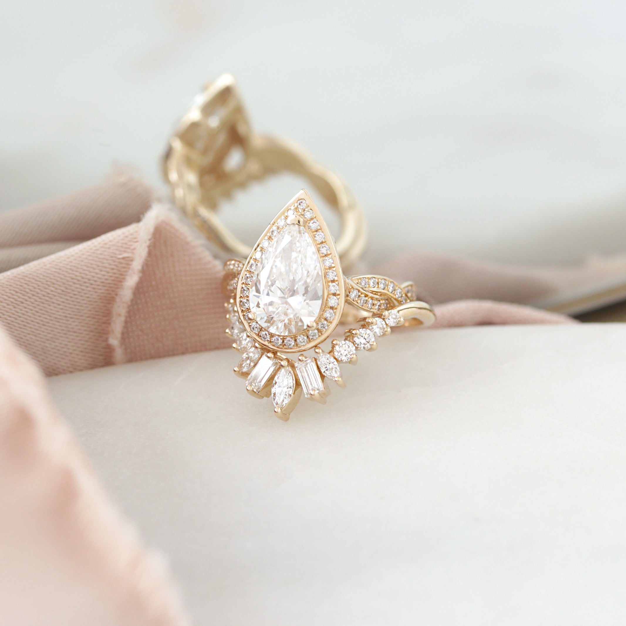 טבעת אירוסין יהלום אגס 2 קראט - "זאוס" ♥