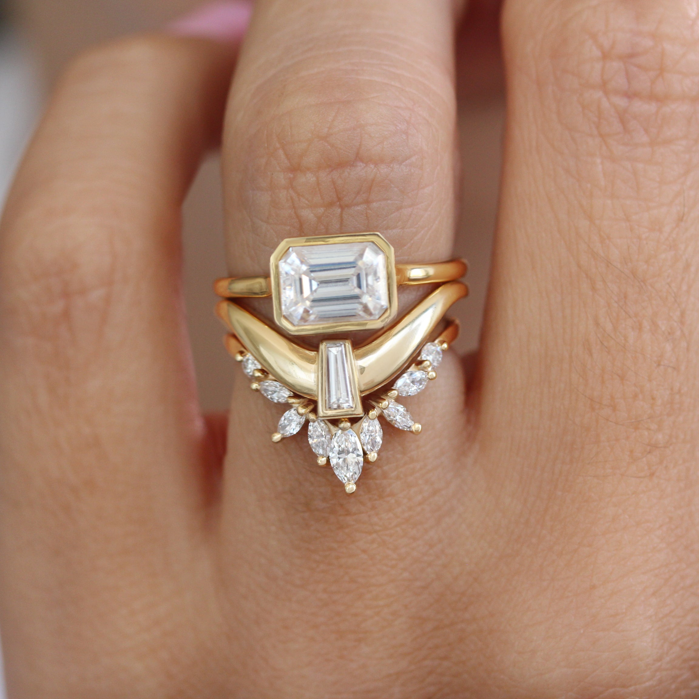 Taper Diamond Gold Curve Statement Wedding sideband Mila ♥