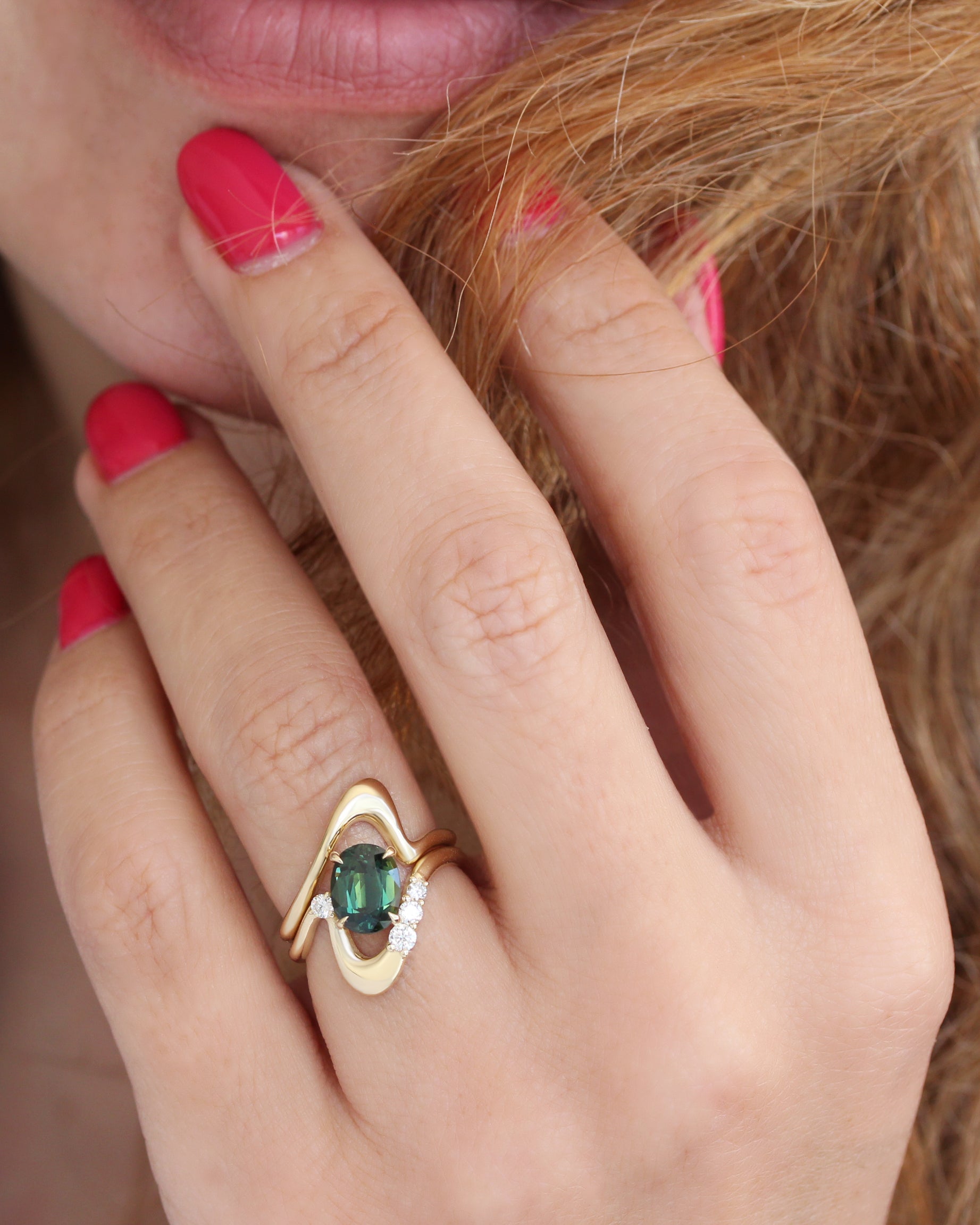 2ct Oval Green Sapphire and Diamonds Wavy Chunky Gold Engagement Ring Set