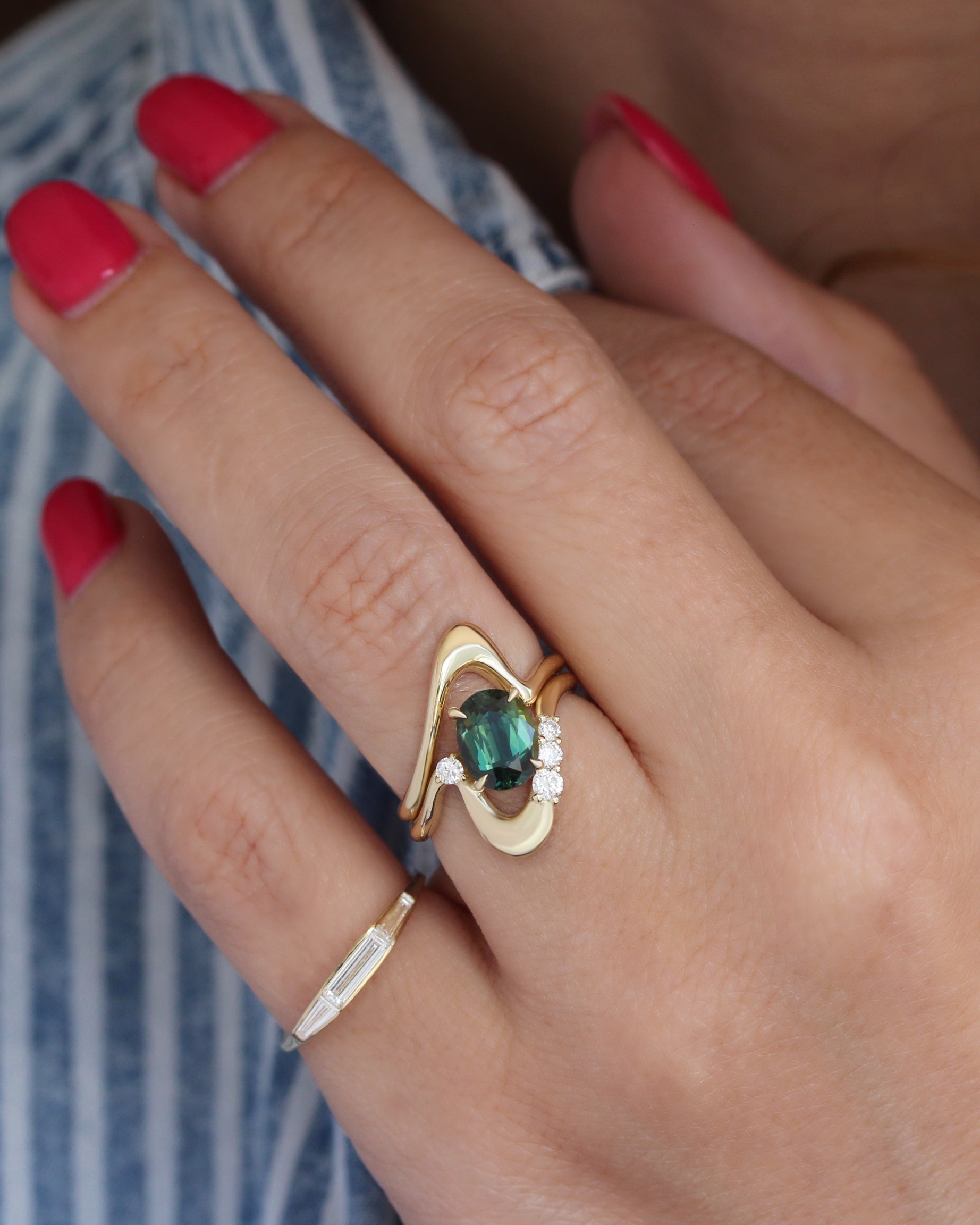 2ct Oval Green Sapphire and Diamonds Wavy Chunky Gold Engagement Ring Set