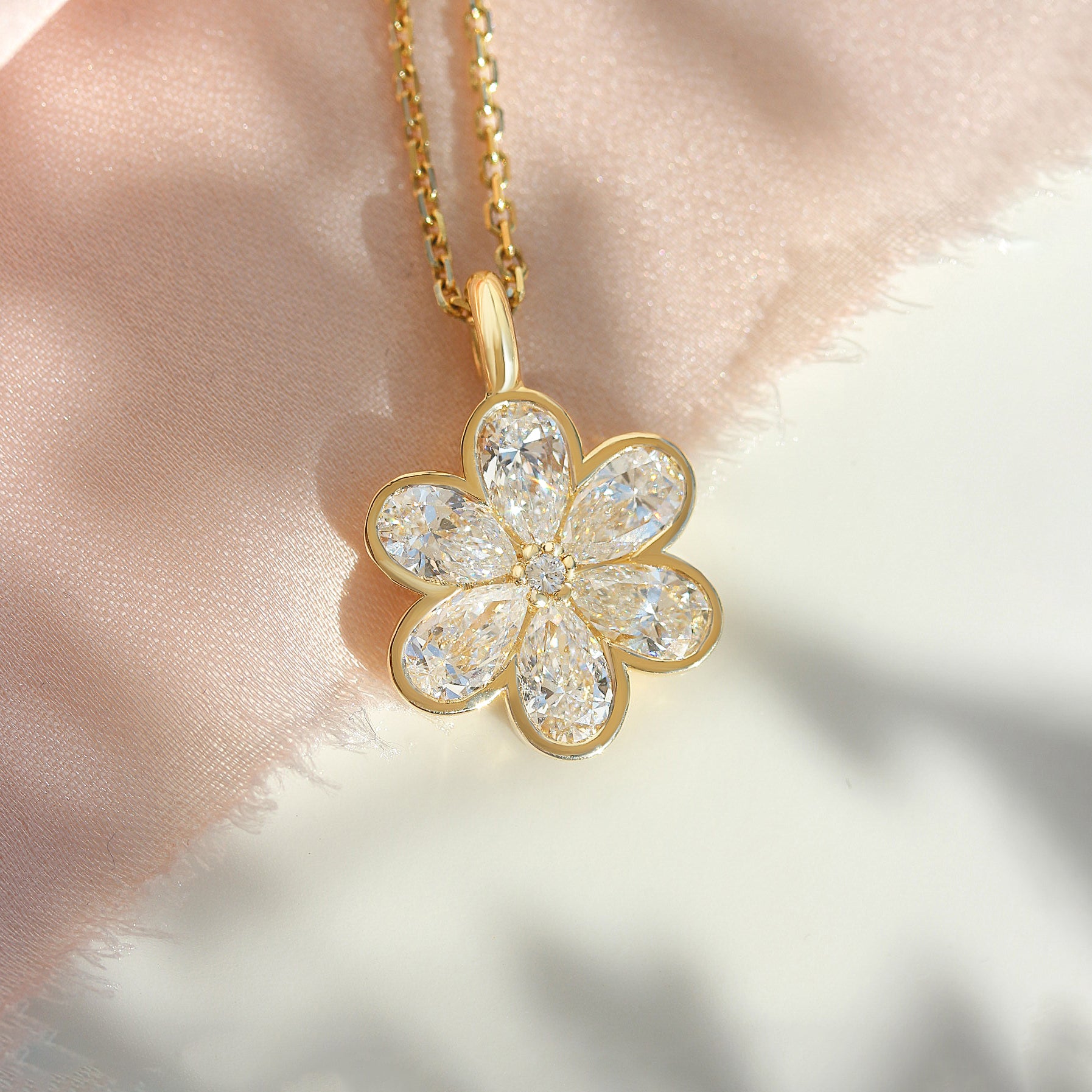 חמסה יד 14K זהב ויהלומים קמע הגנה