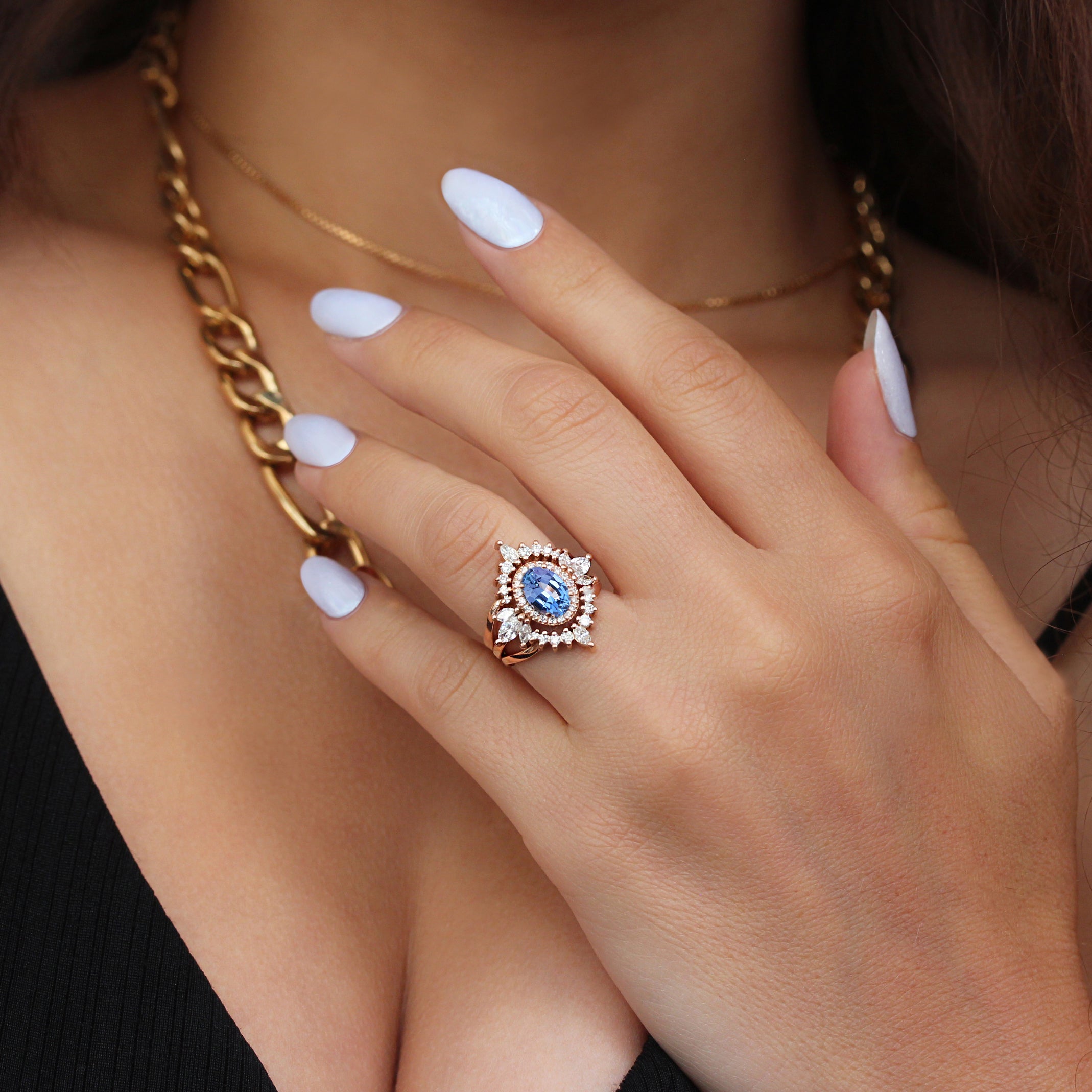 טבעת אירוסין טנזנית סגלגלה ויהלום, עם שתי טבעות קינון כתר תואמות, סט שלוש טבעות, כתר אתנה ♥