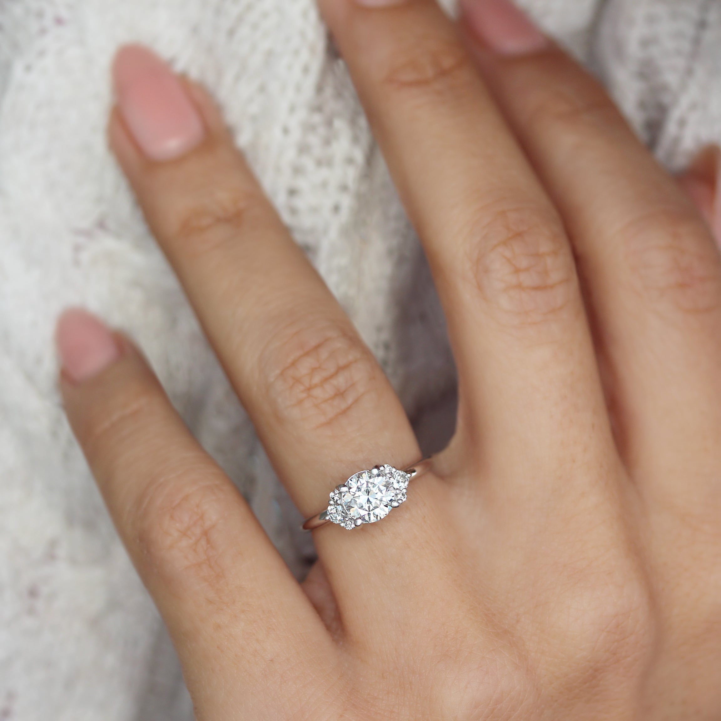 Round Diamond classic Engagement Ring "Isabella" ♥