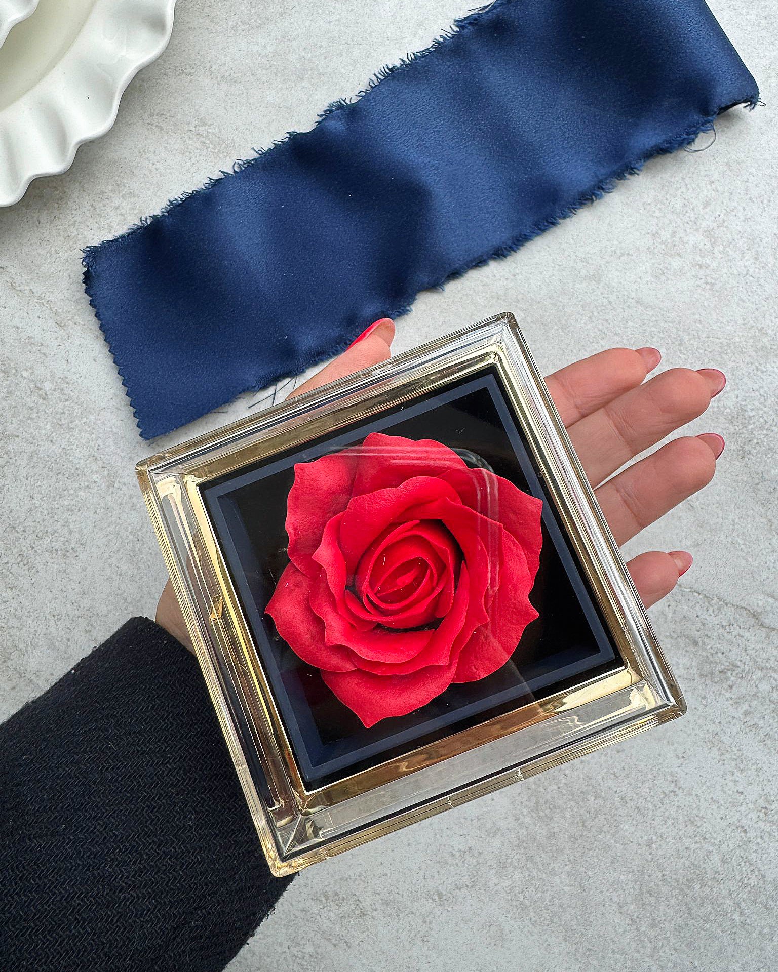 Turning Rose Proposal Ring Box - Jewelry Box