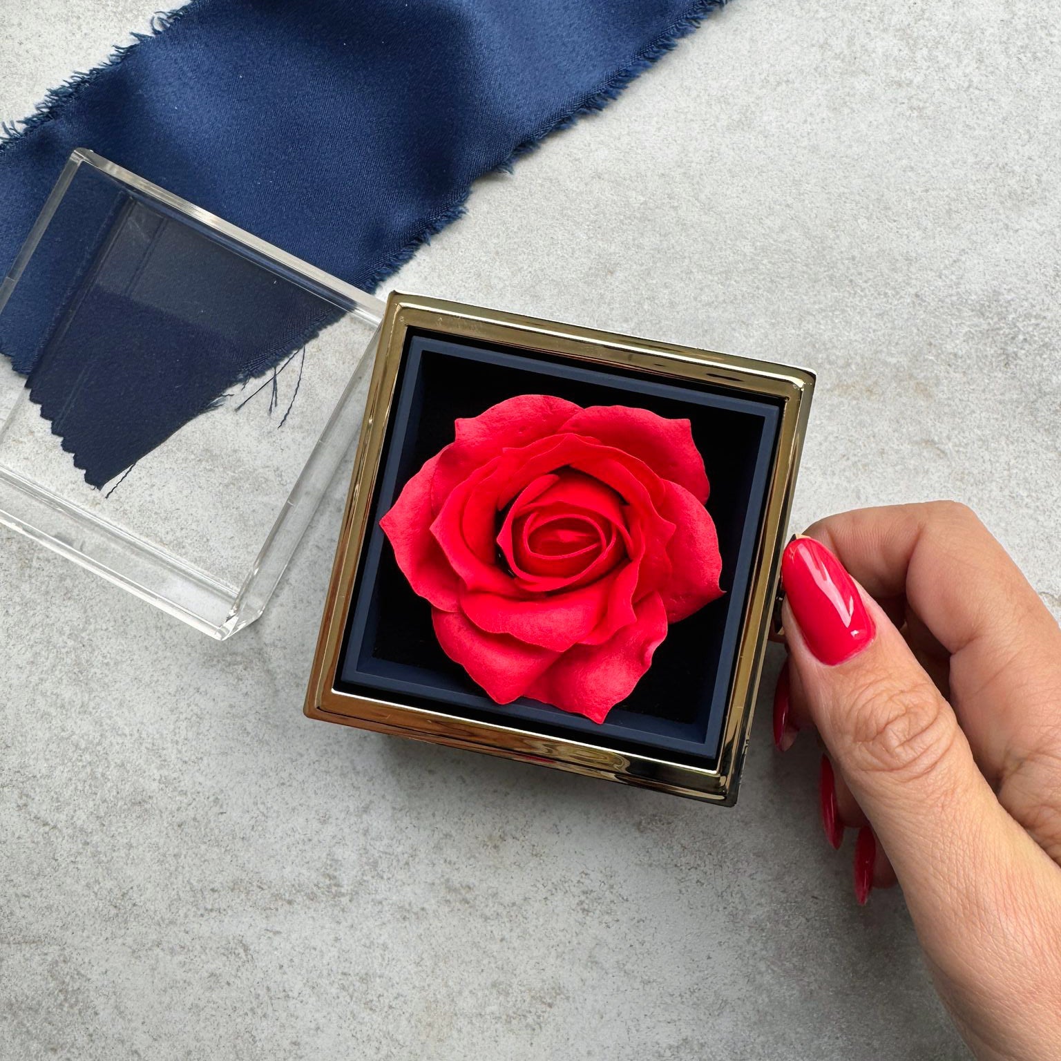 Turning Rose Proposal Ring Box - Jewelry Box