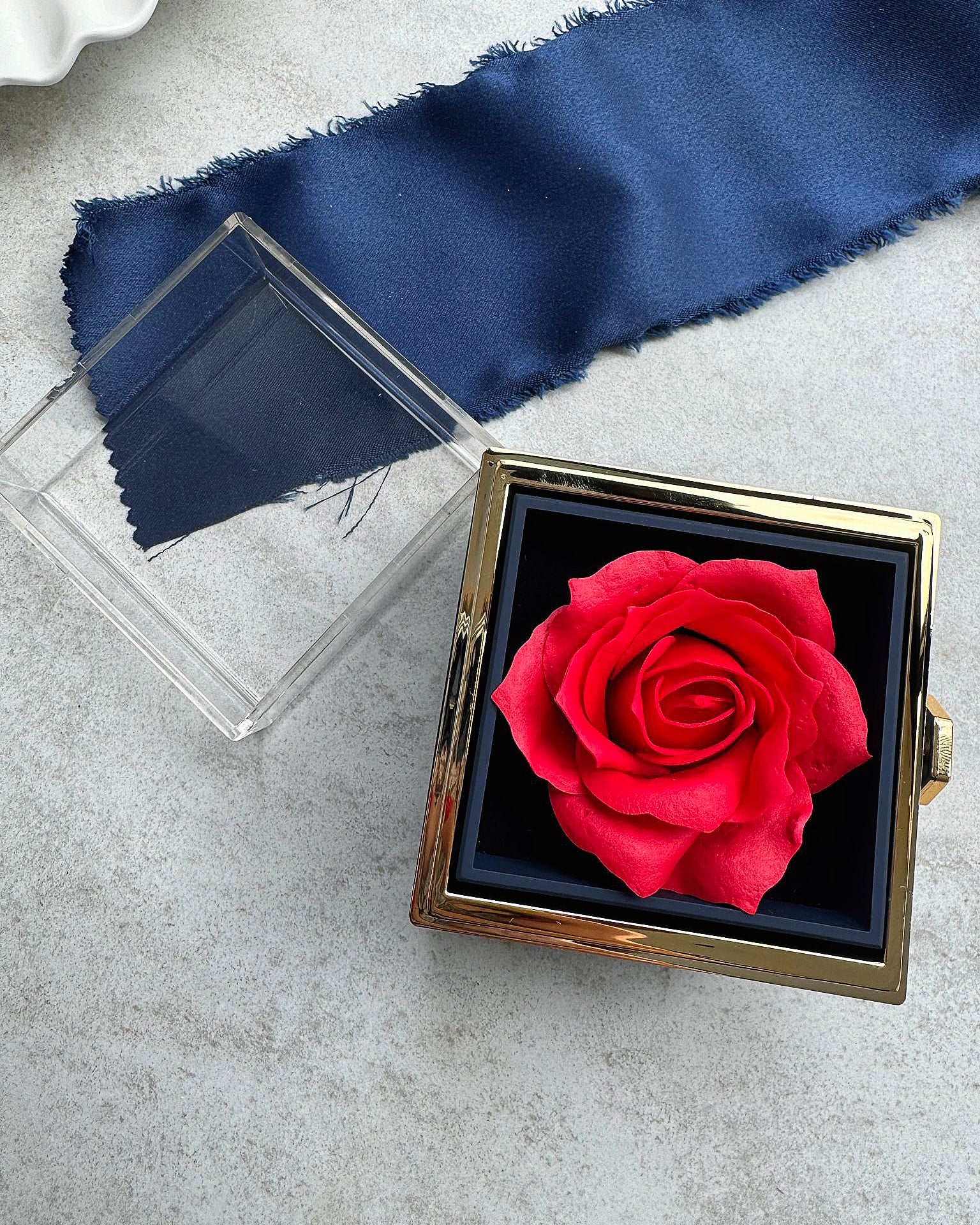 Turning Rose Proposal Ring Box - Jewelry Box