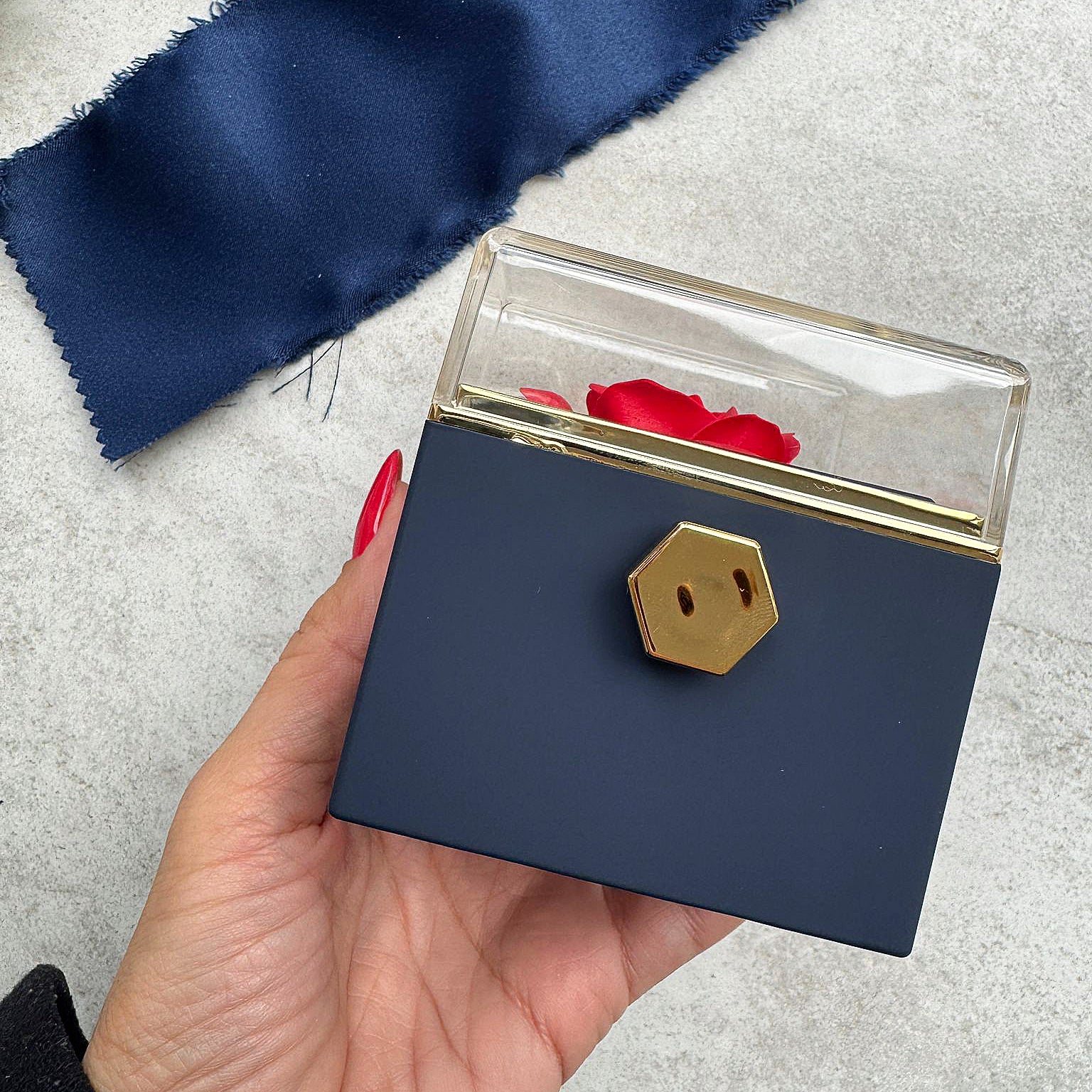 Turning Rose Proposal Ring Box - Jewelry Box navy blue