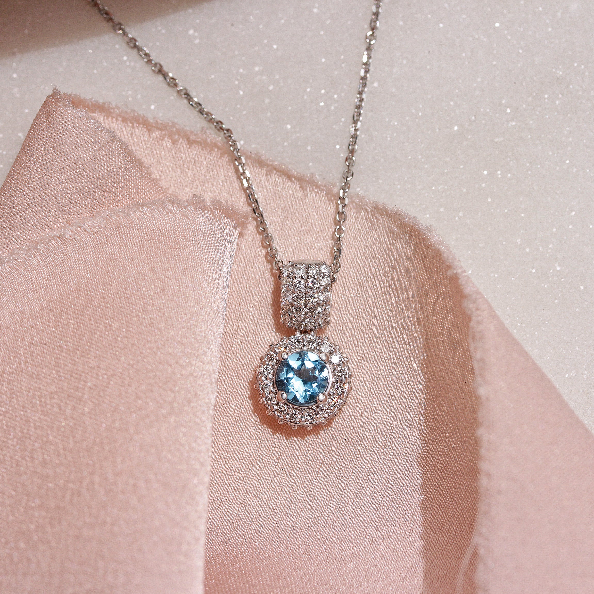 Blue Topaz and Diamonds Chubby Pendant Basic