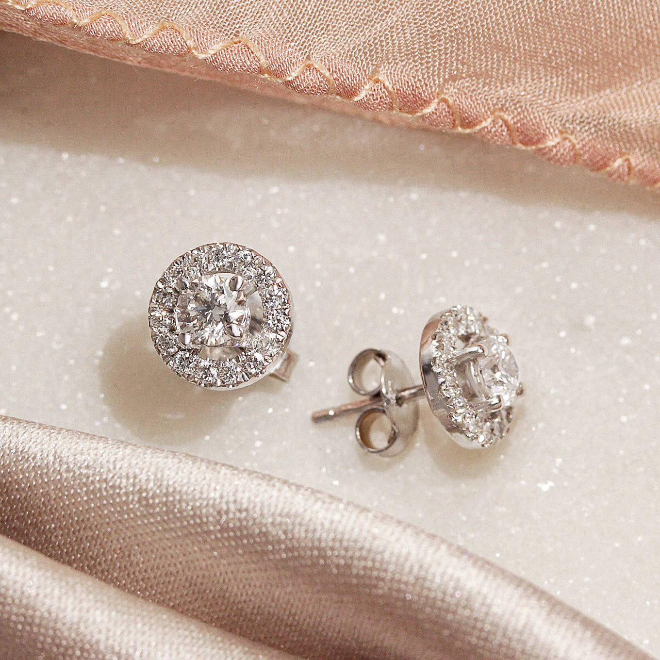 Round diamond Halo Stud Earrings Basic Collection