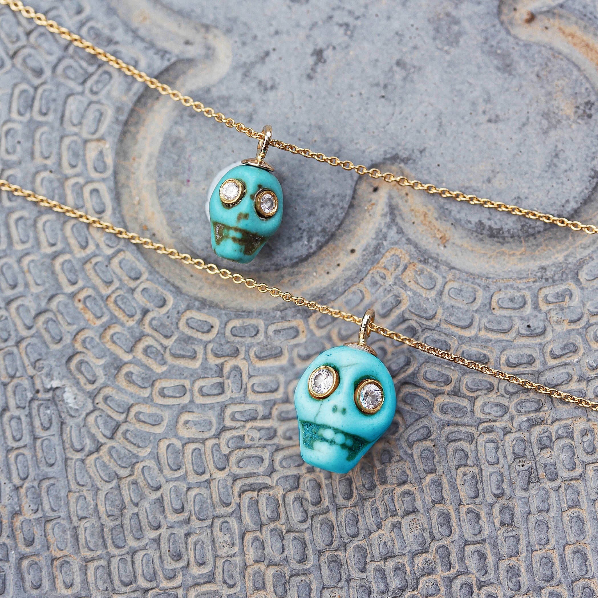 גולגולת מגולפת ביד עצם טורקיז, זהב ויהלומים שבטיים ♥
