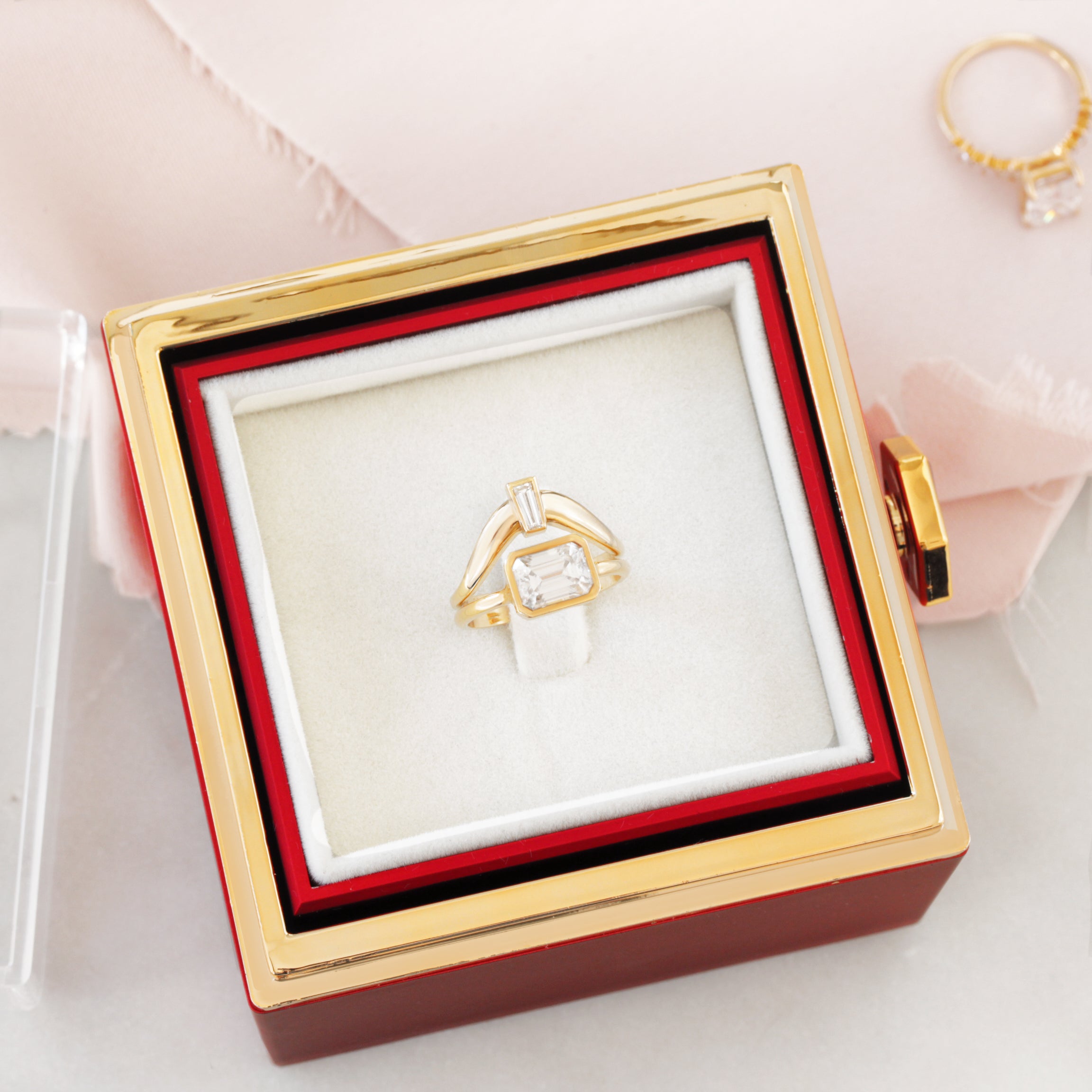Turning Rose Proposal Ring Box - Jewelry Box
