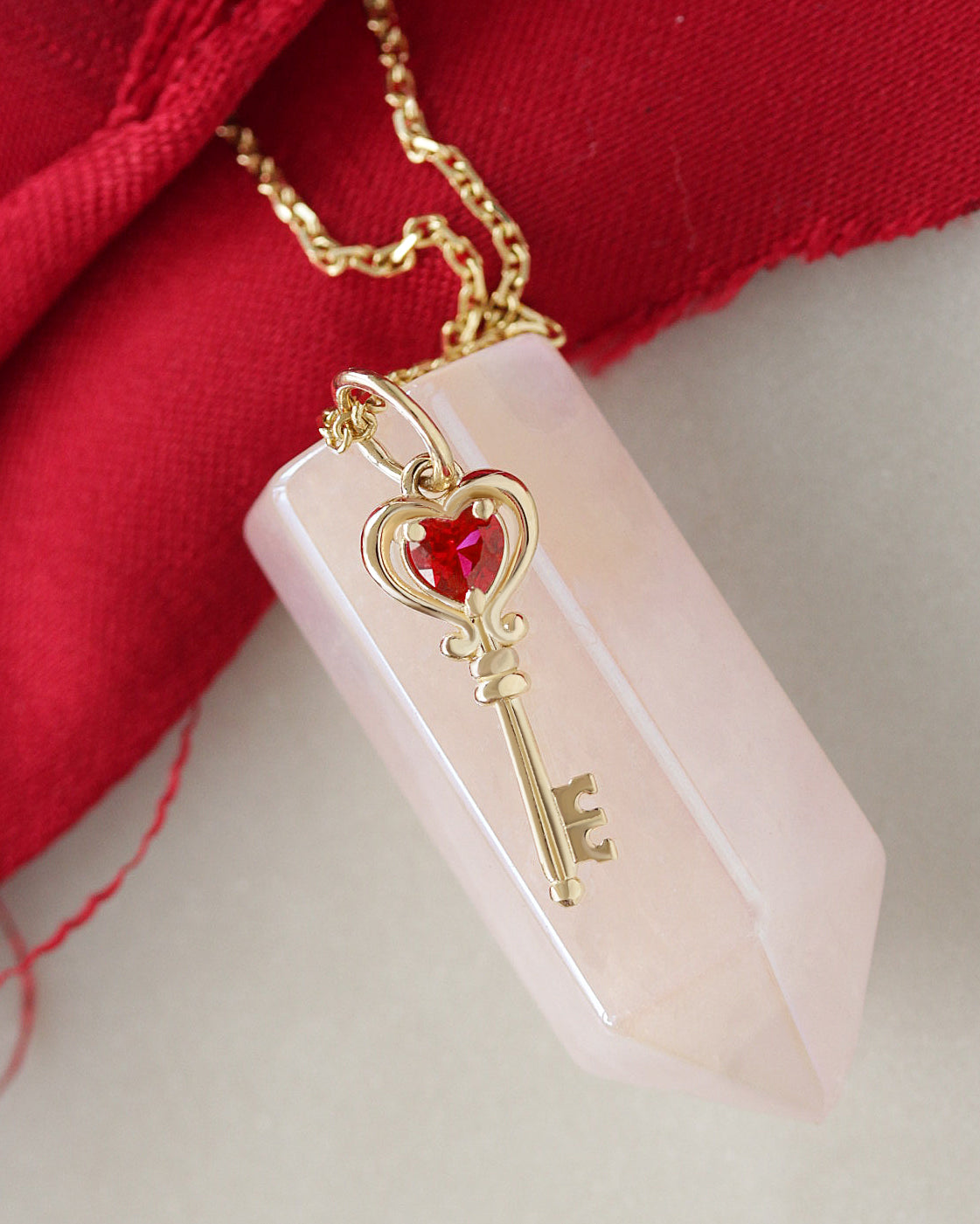 שרשרת קסם מיני עין הרע פייב יהלום / כחול טופז ♥️