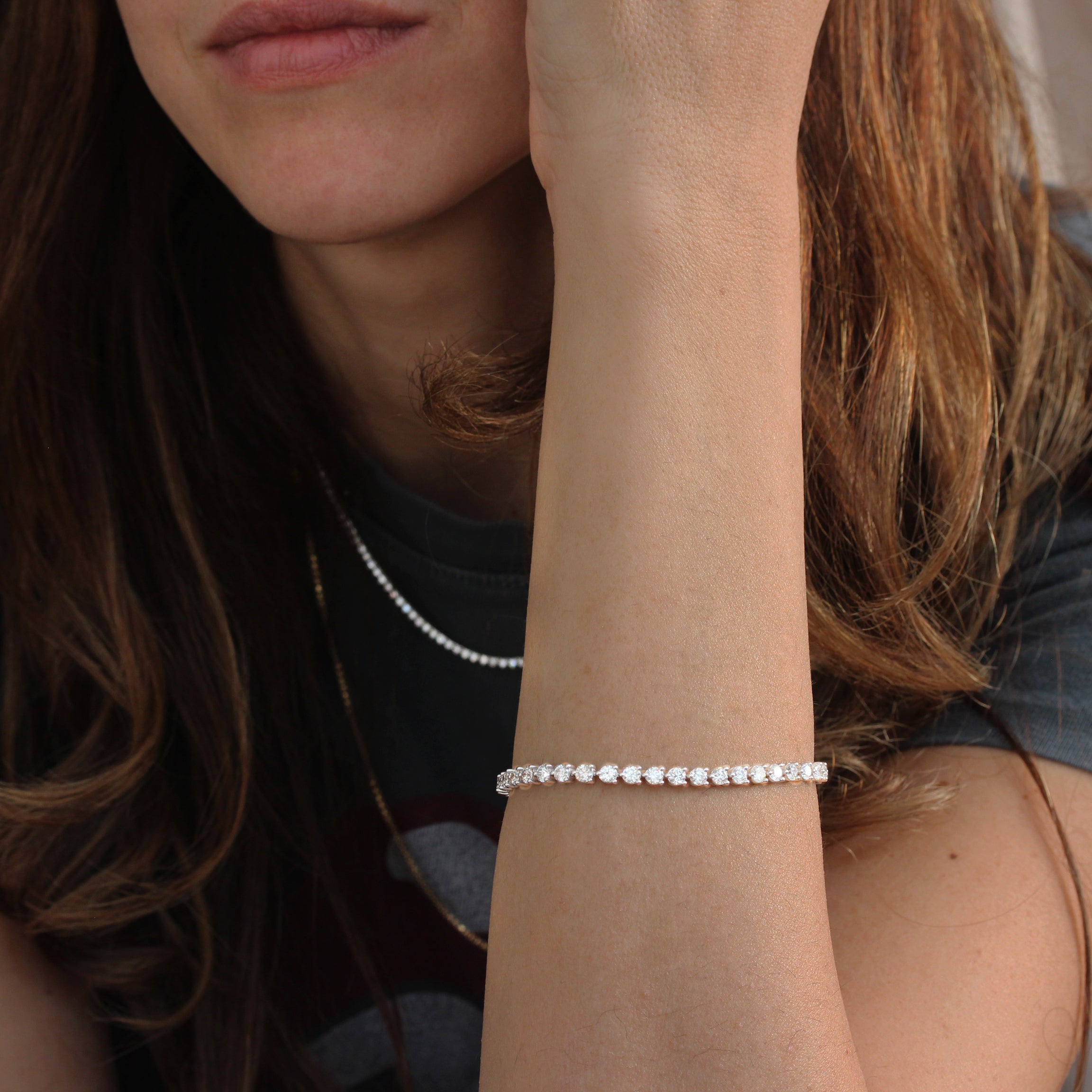 צמיד טניס יהלומים צפים עם שלושה שיניים 7 קראט