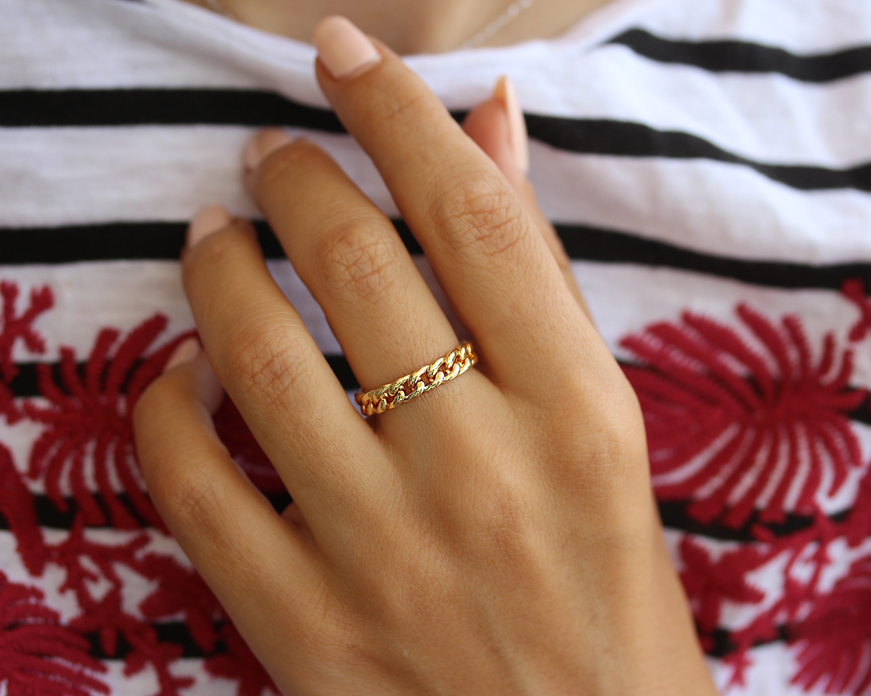 small chain wedding ring - sillyshinydiamonds