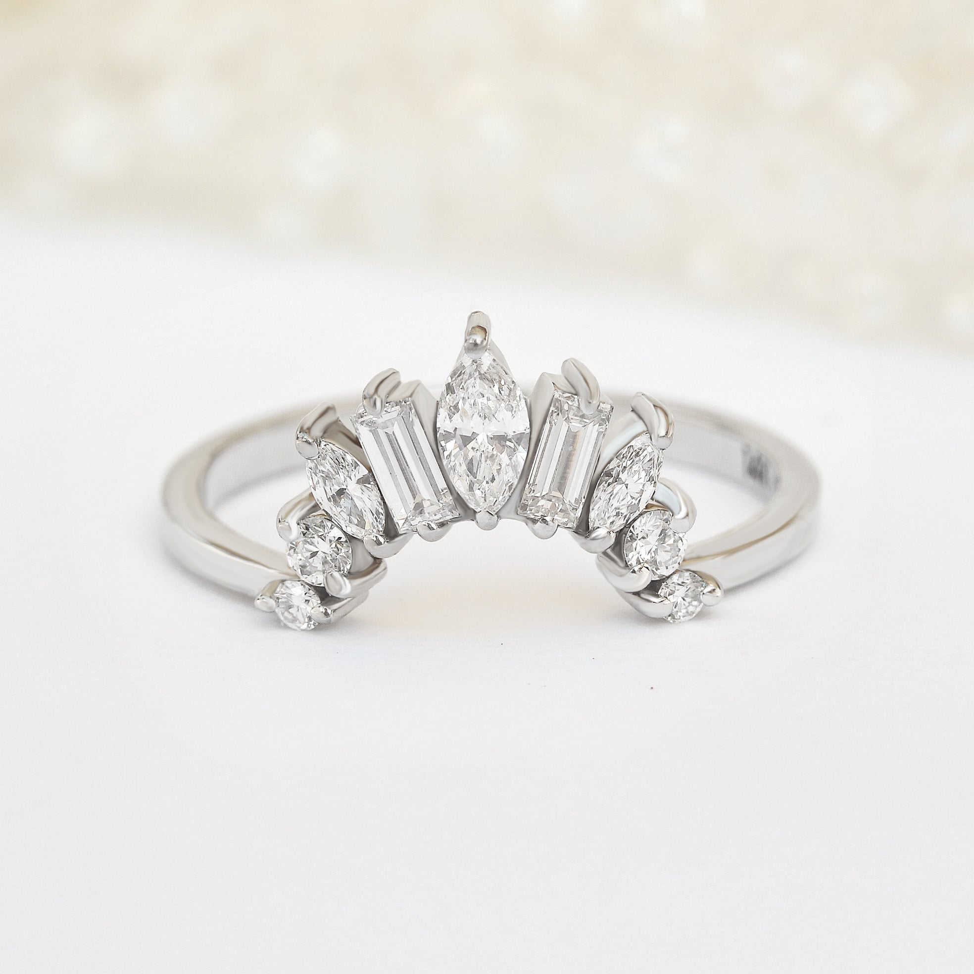 טבעת נישואין ייחודית בעיצוב יהלום בסגנון אר דקו - Ally U