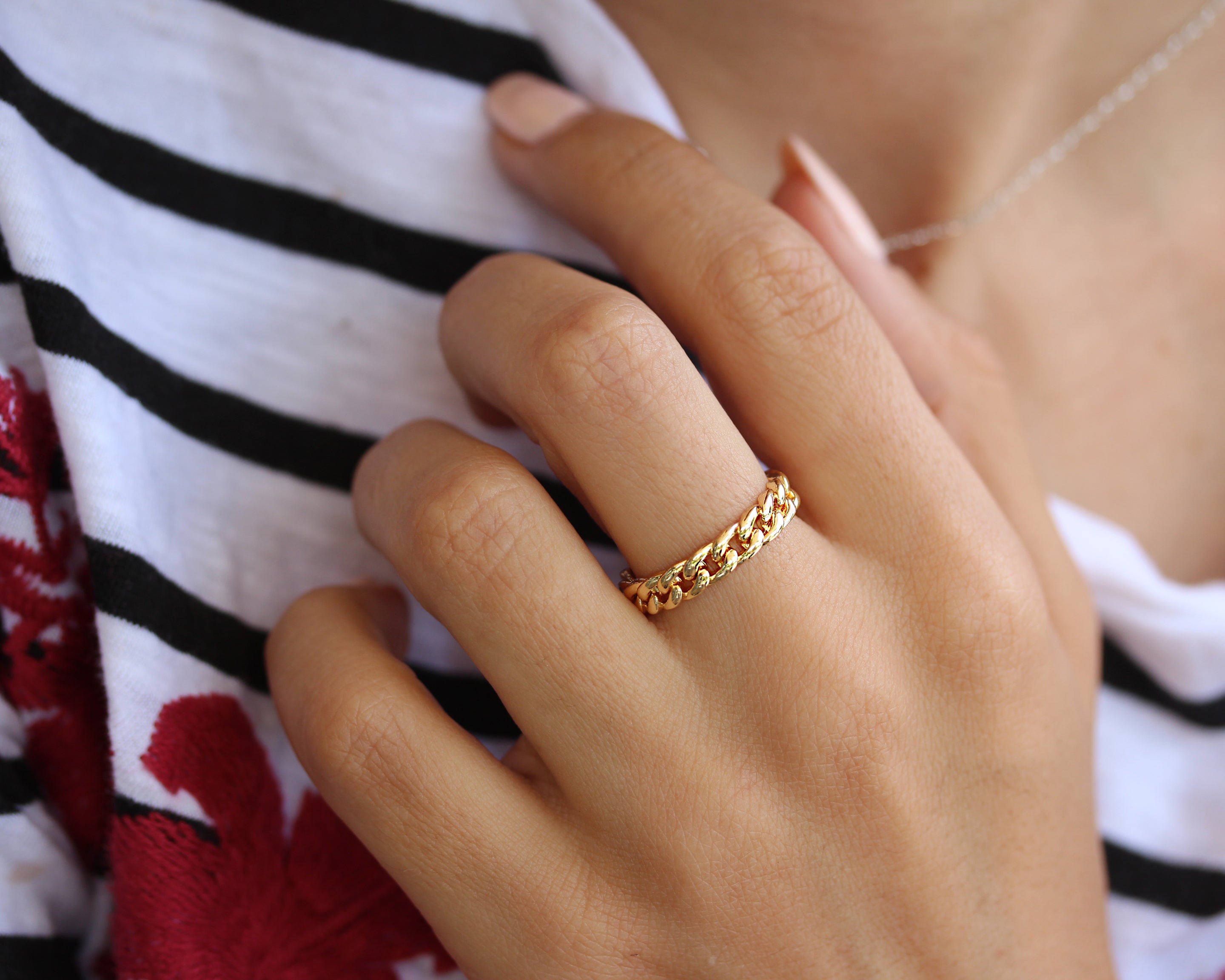 small chain wedding ring - sillyshinydiamonds