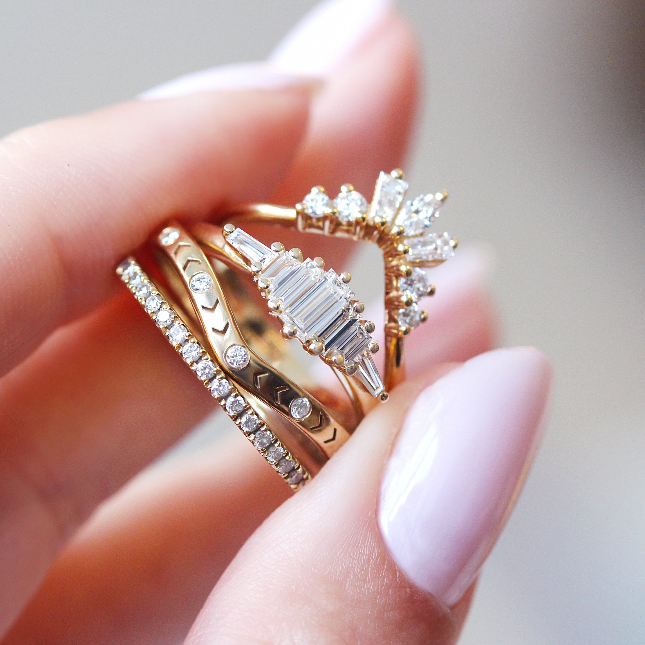 dainty wedding rings yellow gold, natural dimonds