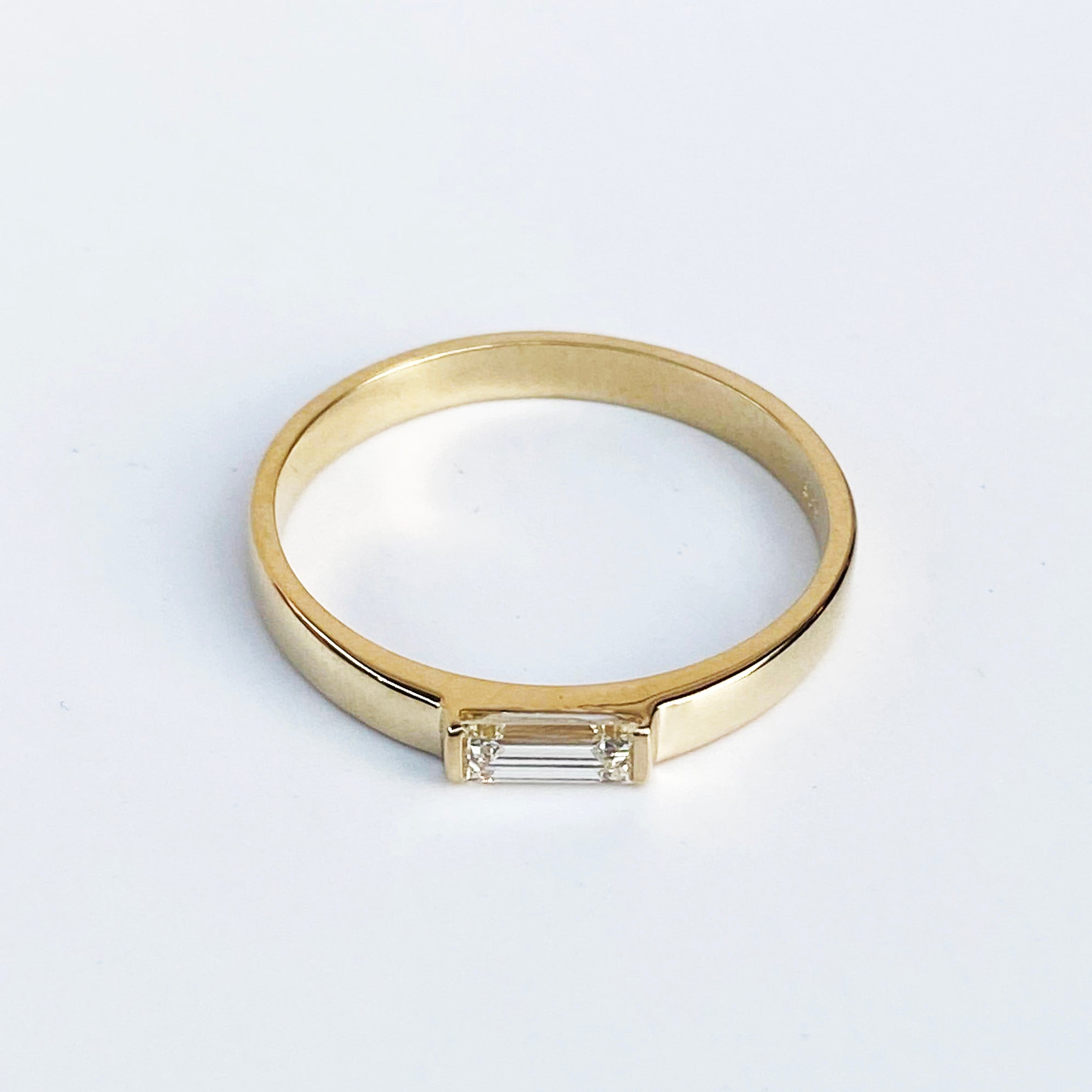 18K yellow gold diamond baguette ring