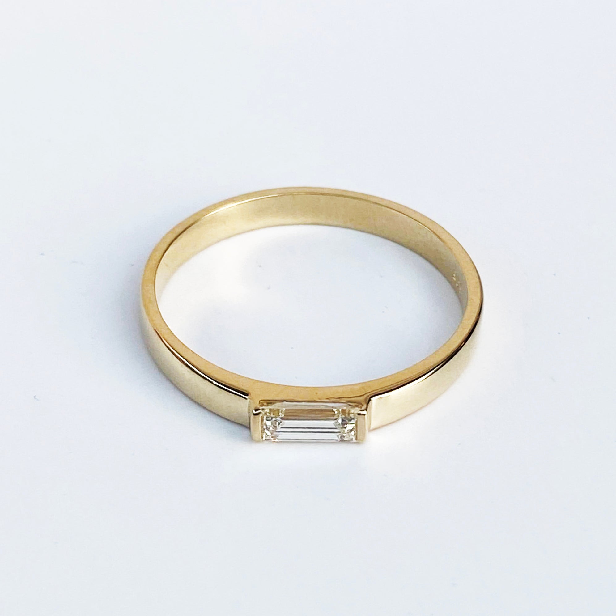 18K yellow gold diamond baguette ring
