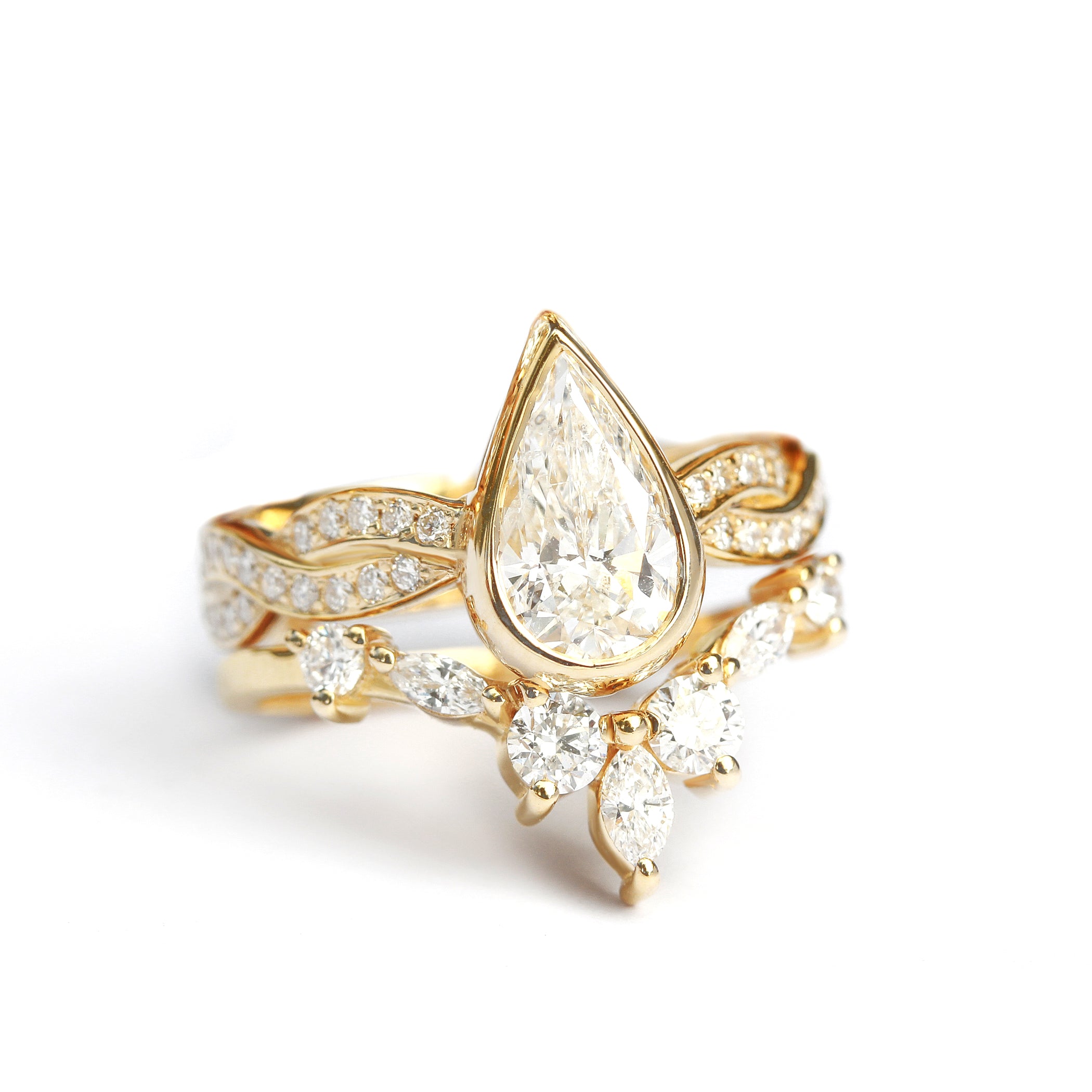 טבעת אירוסין ייחודית של יהלום אגס "שפירית זאוס" ♥