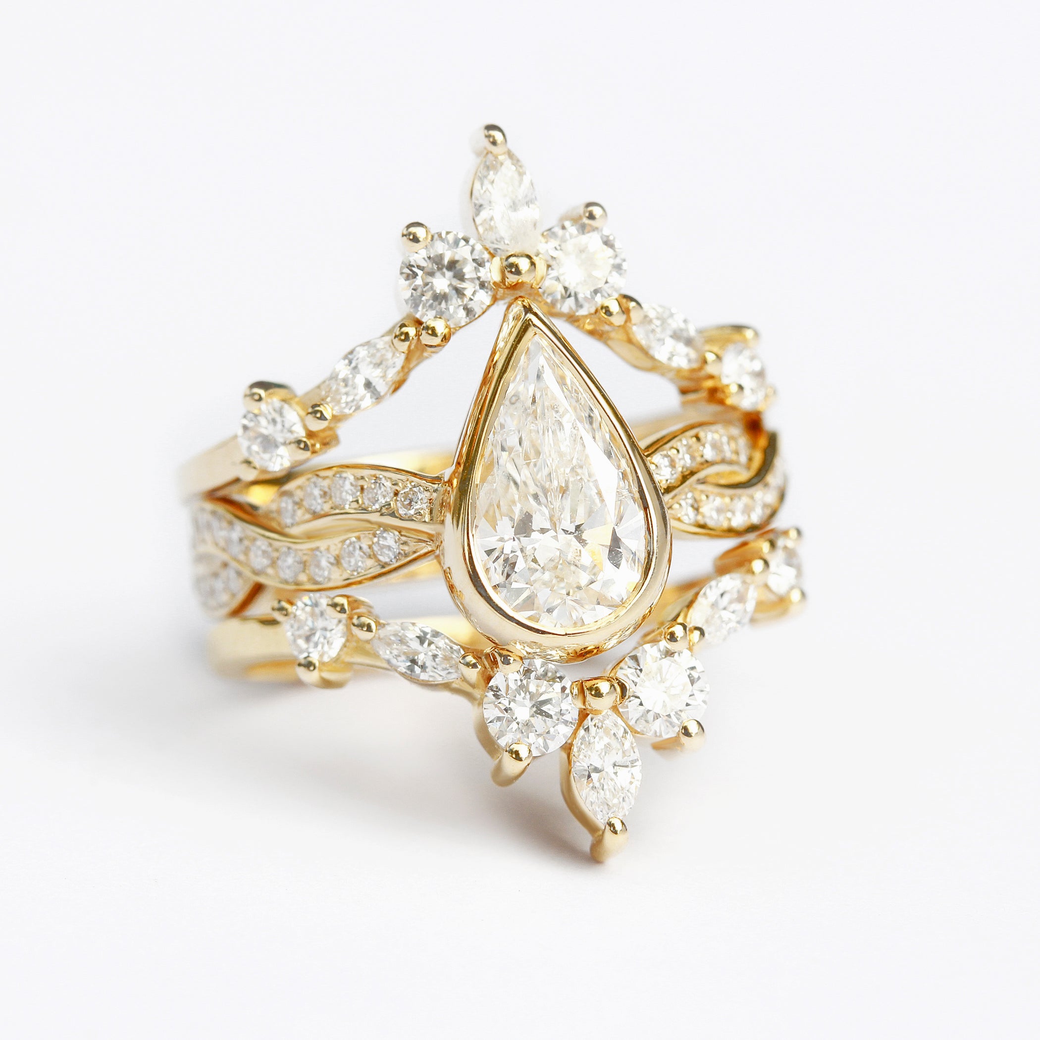 סט טבעות אירוסין ייחודיות יהלום אגס - "זאוס שפירית" ♥