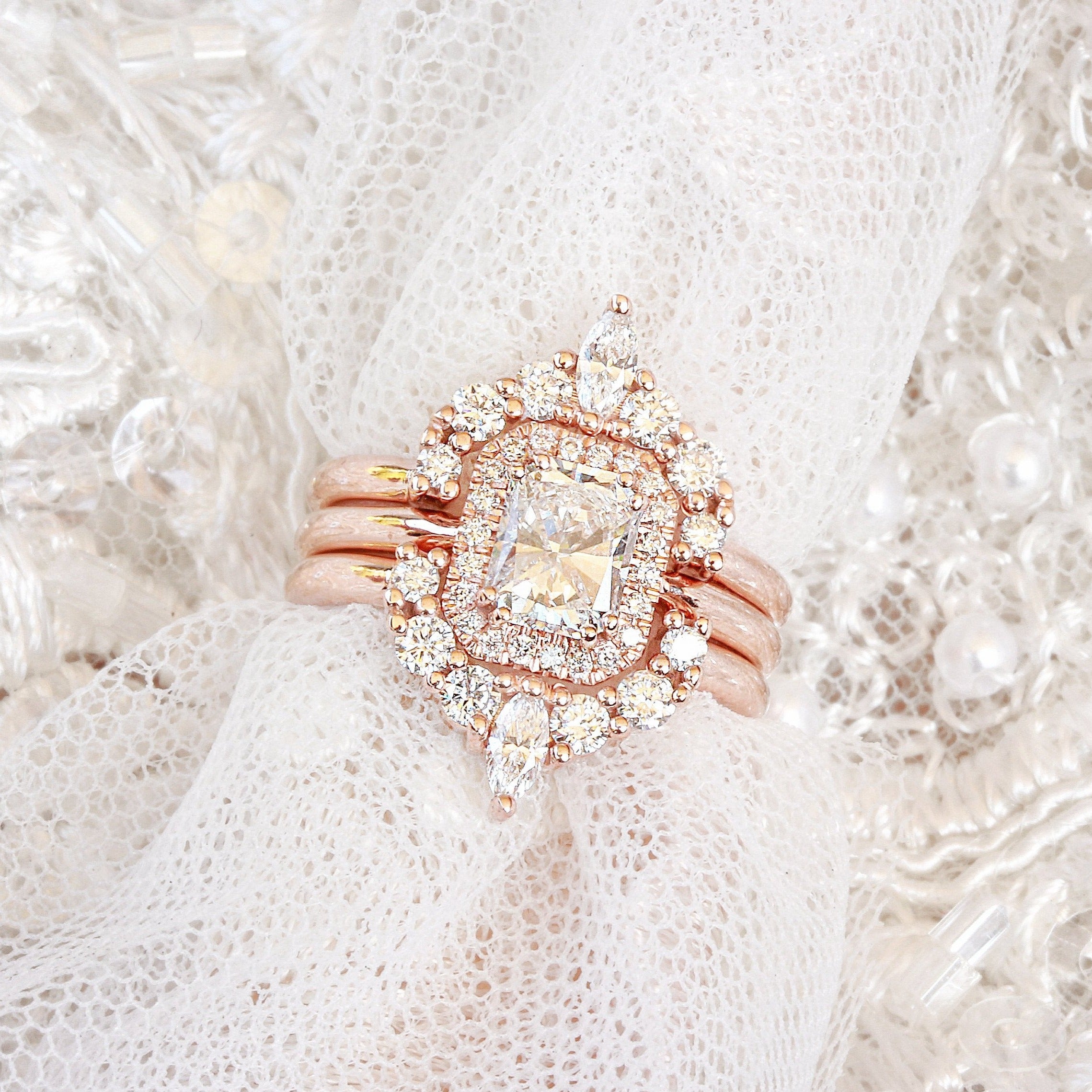 טבעת אירוסין יהלומי הילה בחיתוך קורן - "נשמה קורנת"