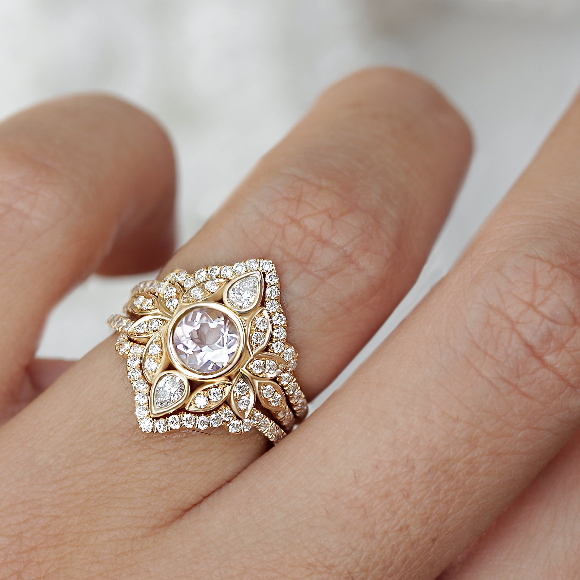 טבעת אירוסין פרחים של Morganite & Diamonds עם טבעת זהב מוצק תואמת Guard Lily #5 ♥