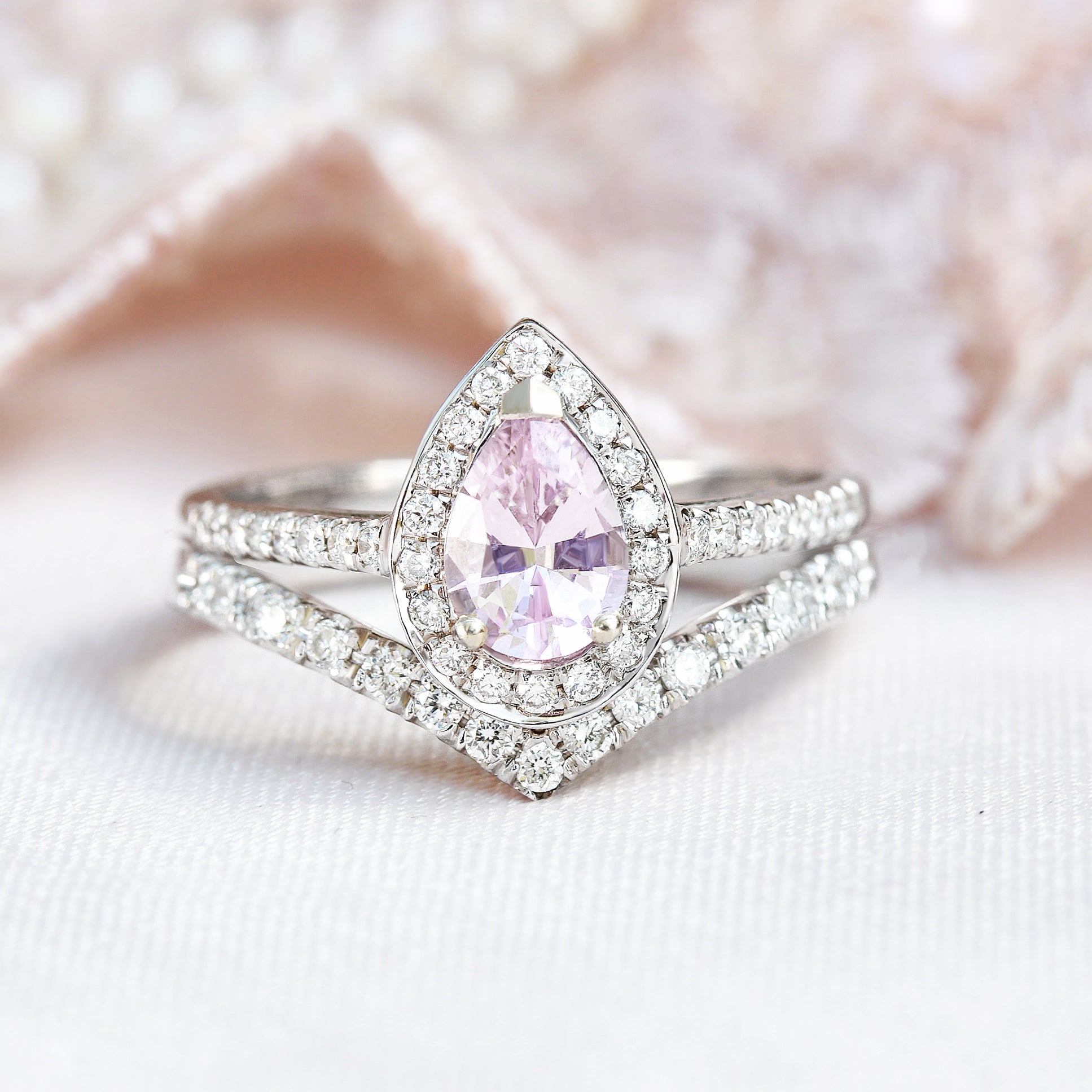 טבעת V קלאסית שברון יהלום ♥️