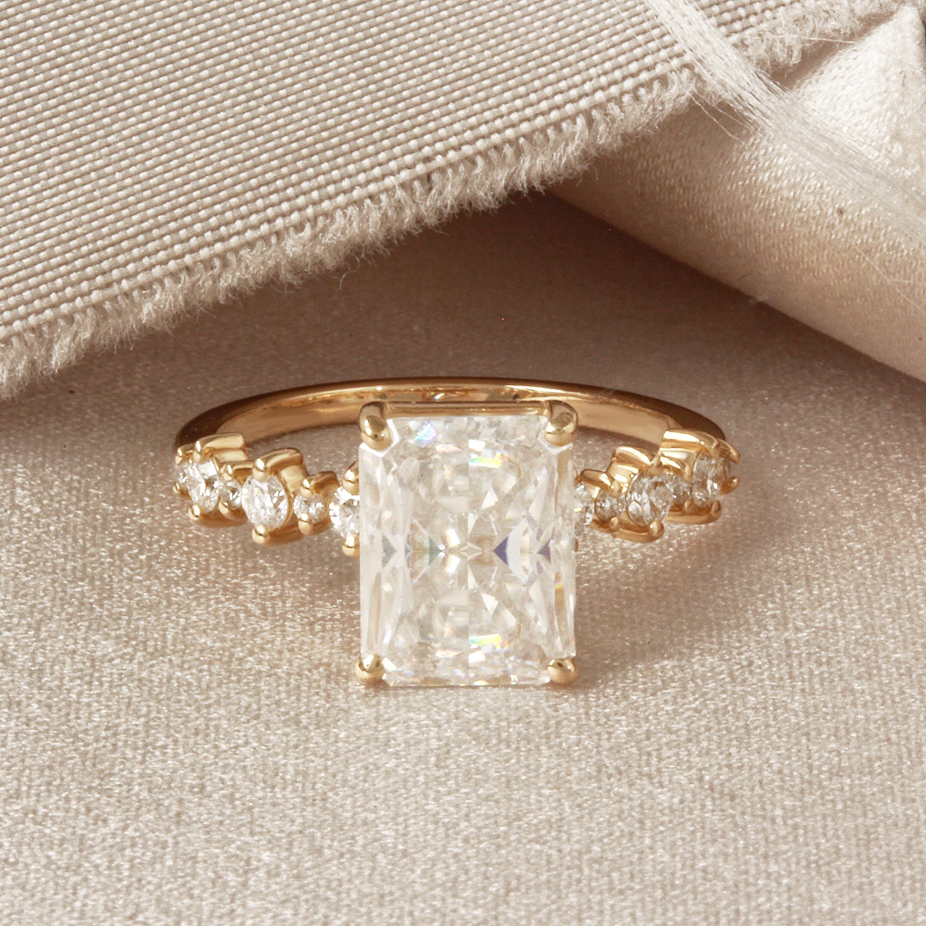 Emerald Cut / Radiant Cut Diamond Dots Band Classic Engagement Ring - Margo ♥