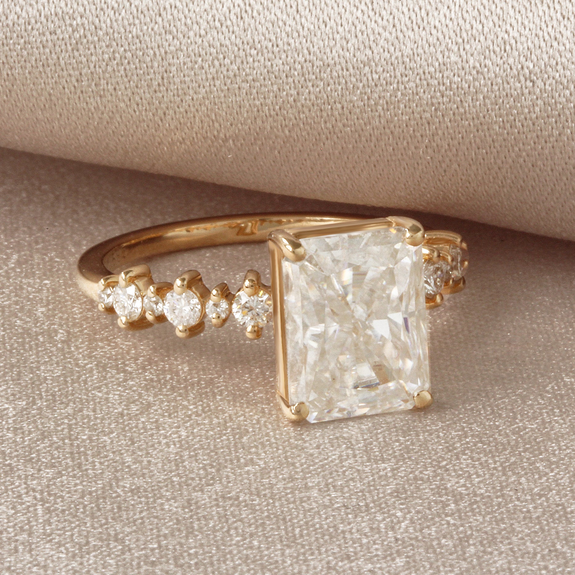 Emerald Cut / Radiant Cut Diamond Dots Band Classic Engagement Ring - Margo ♥