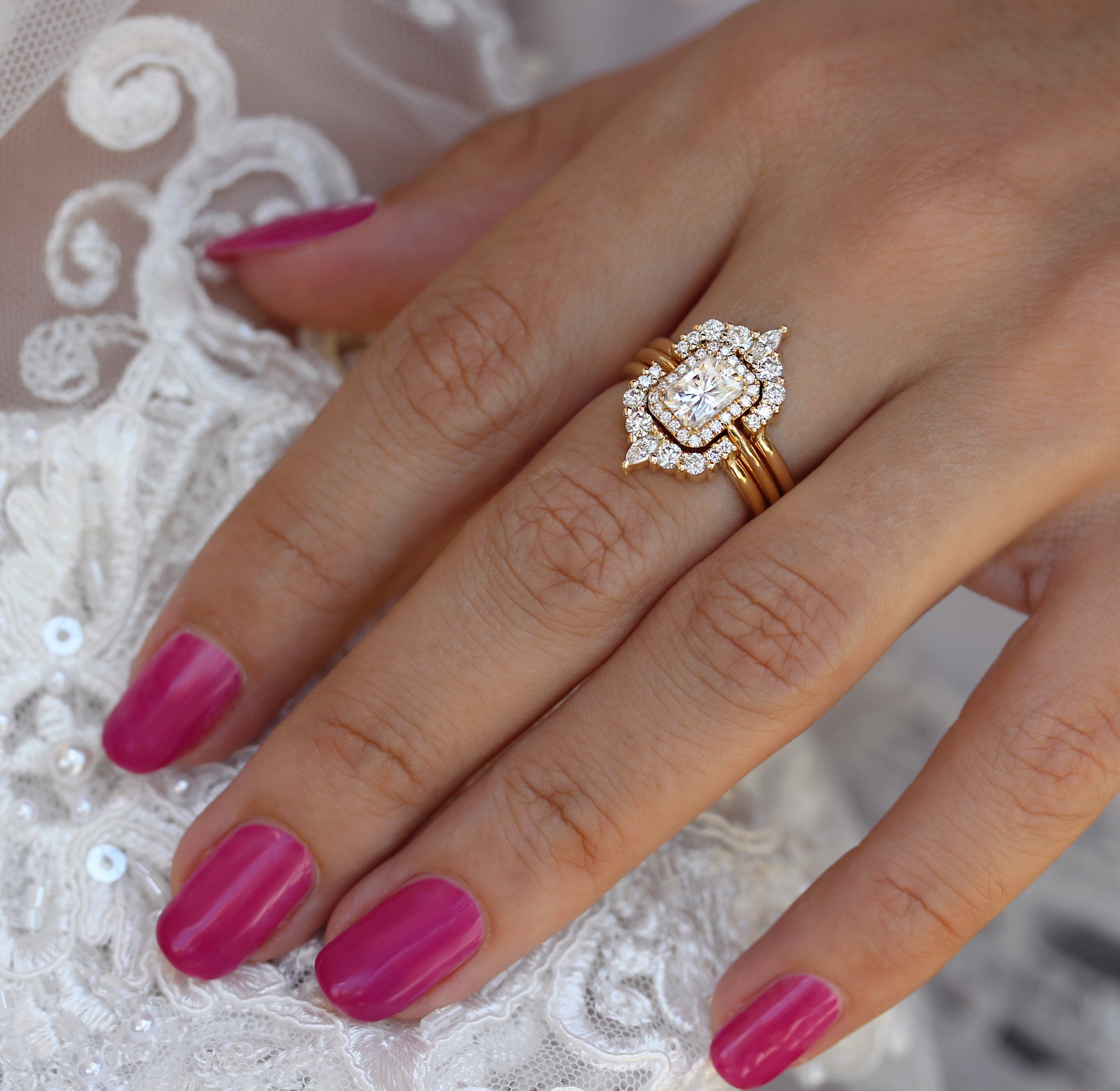 סט חתונה עם שתי טבעות יהלום בגזרת קורן - "נשמה קורנת"