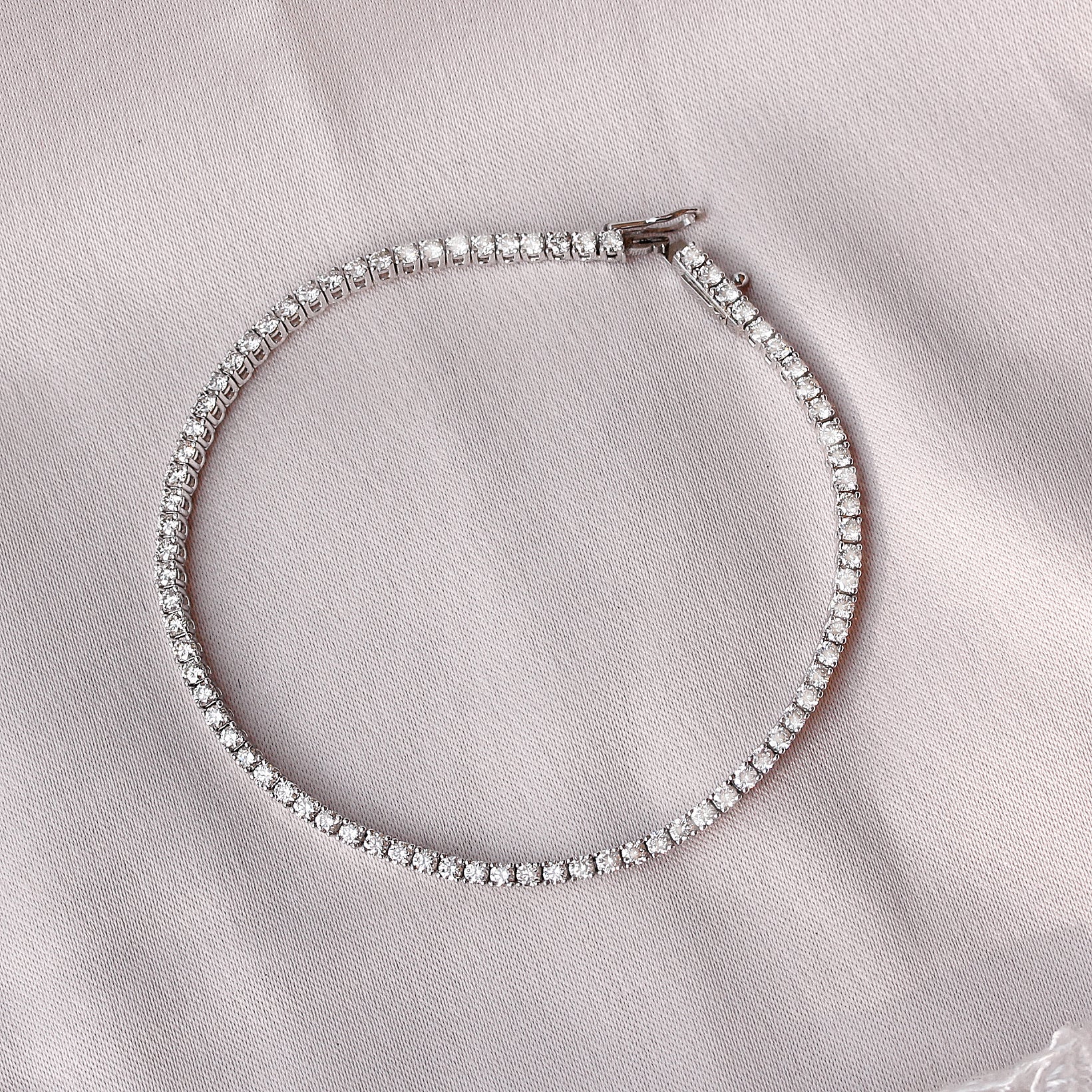 Classic diamond tennis bracelet 2.80 carat