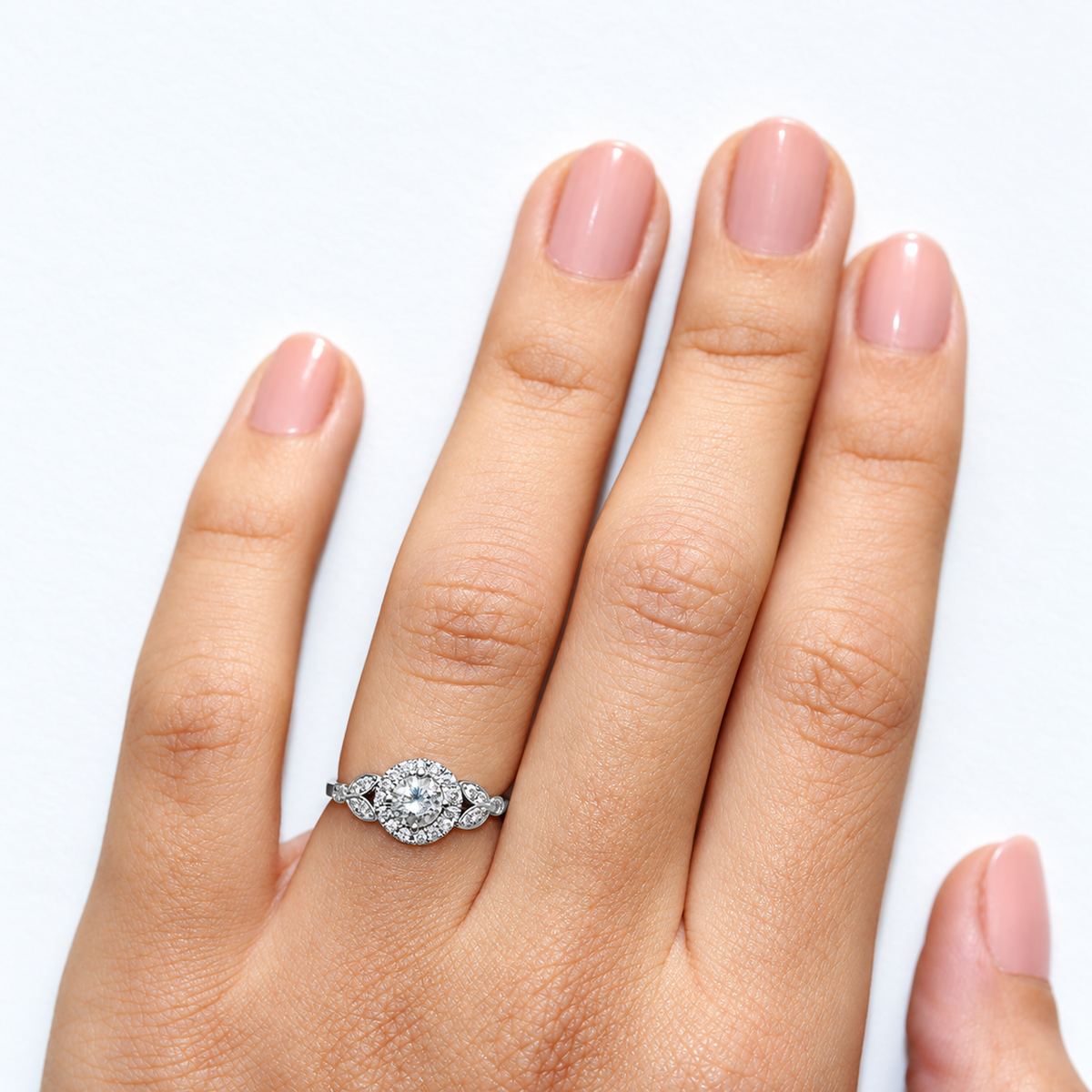 טבעת אירוסין ייחודית של Rome Diamond 0.65ct Halo