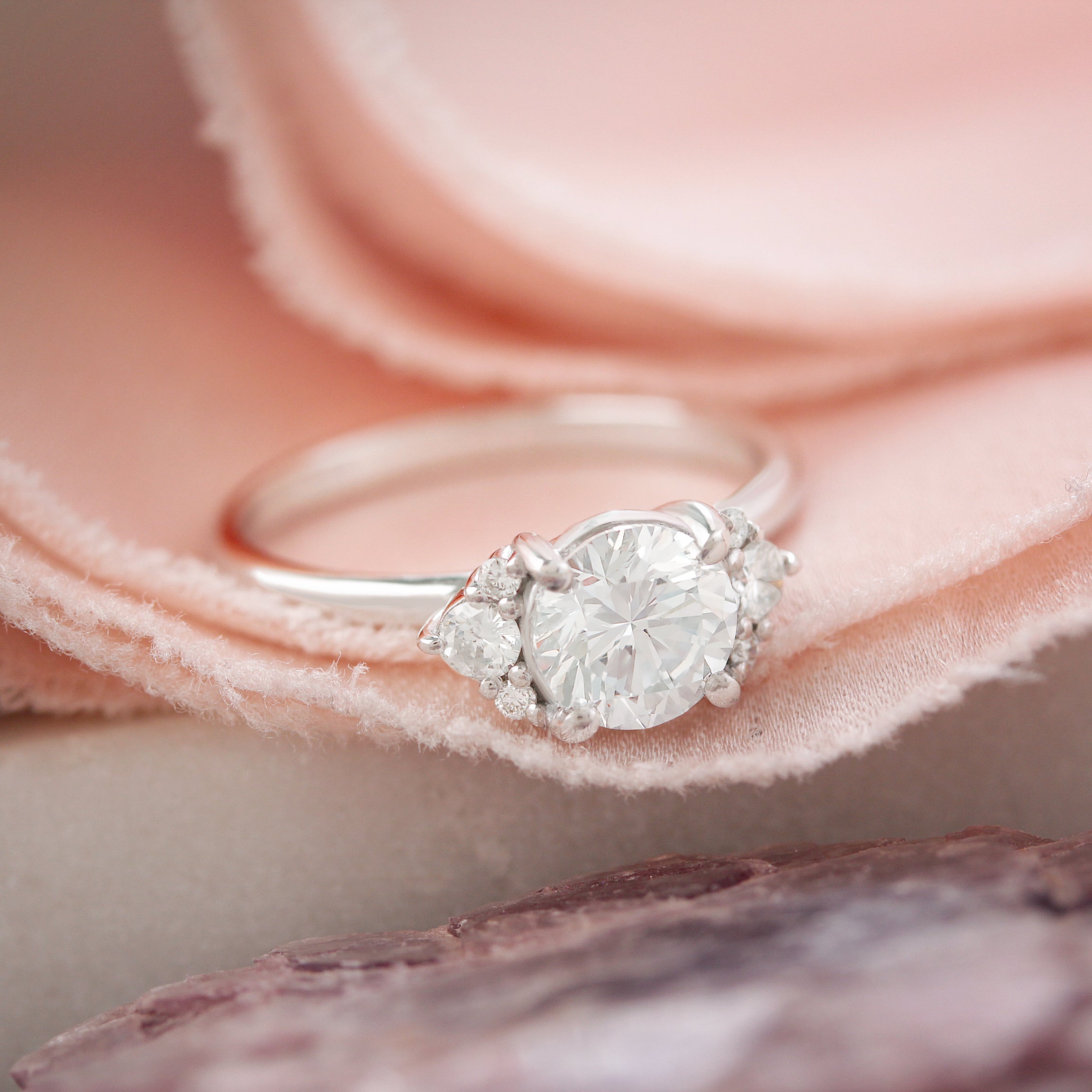 Round Diamond classic Engagement Ring "Isabella" ♥
