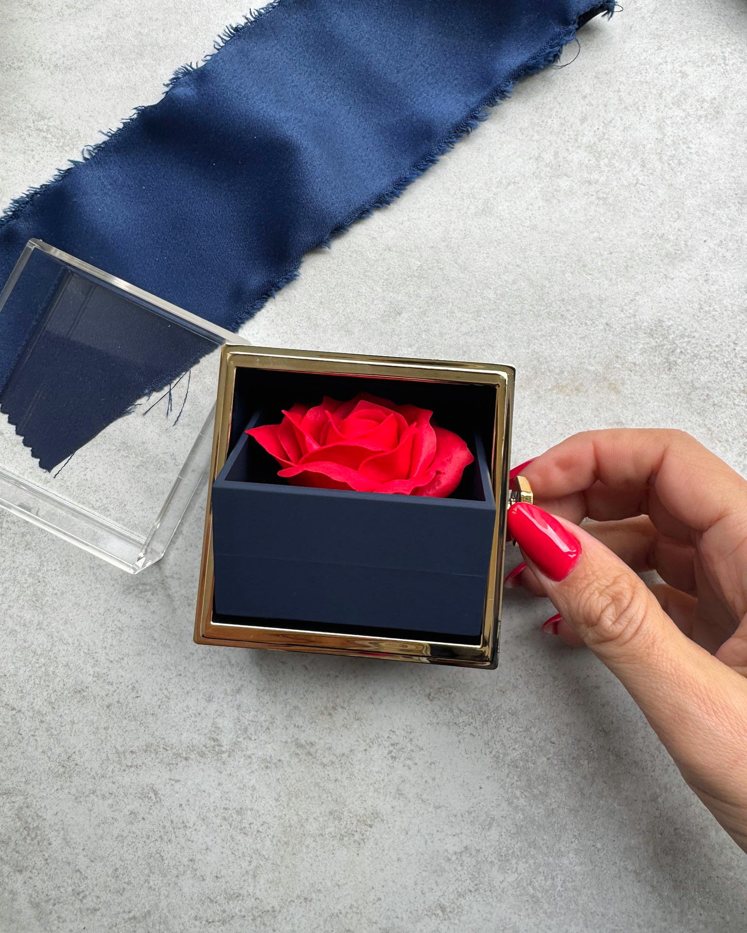 Turning Rose Proposal Ring Box - Jewelry Box
