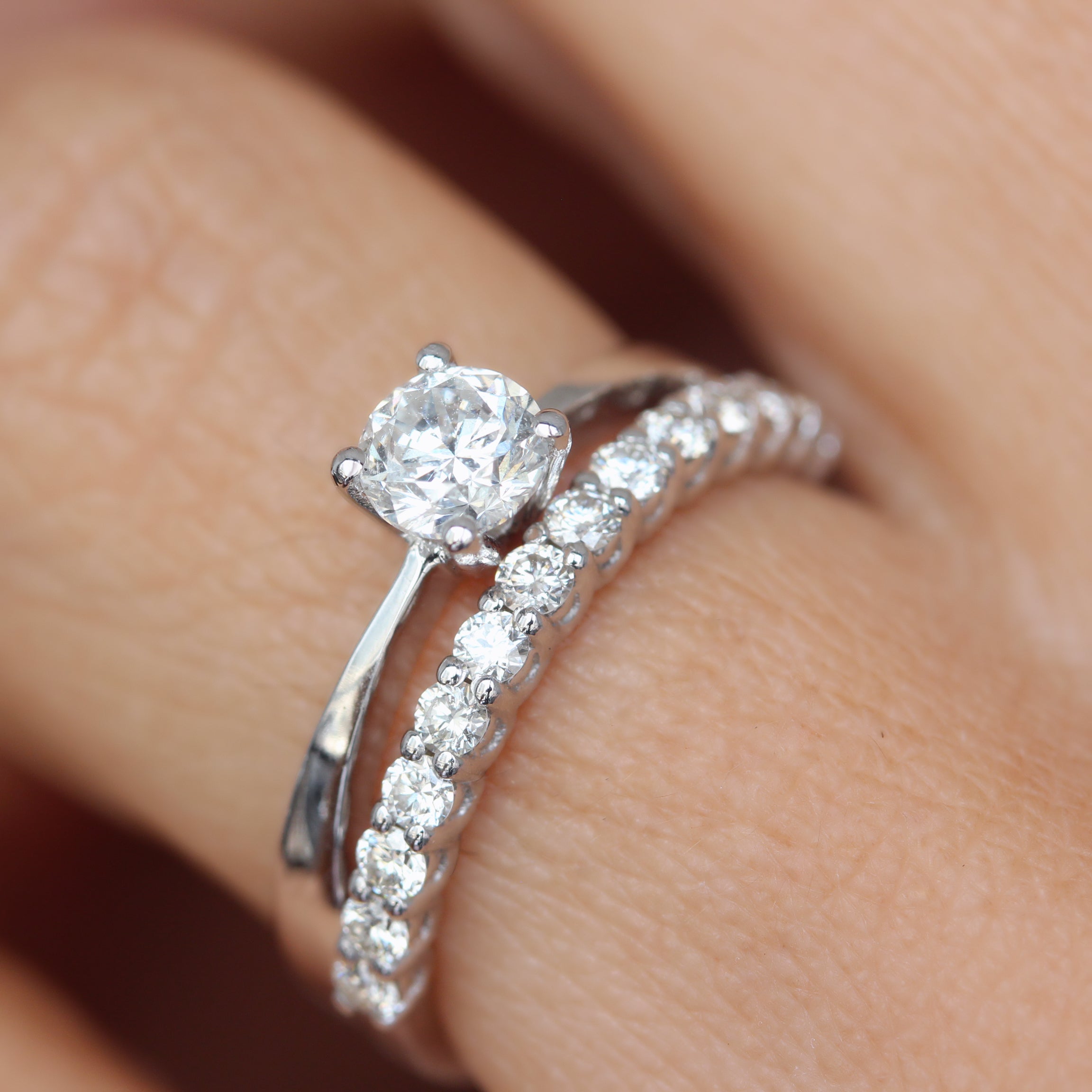 Easy Rouond Simple Round Engagement Rings