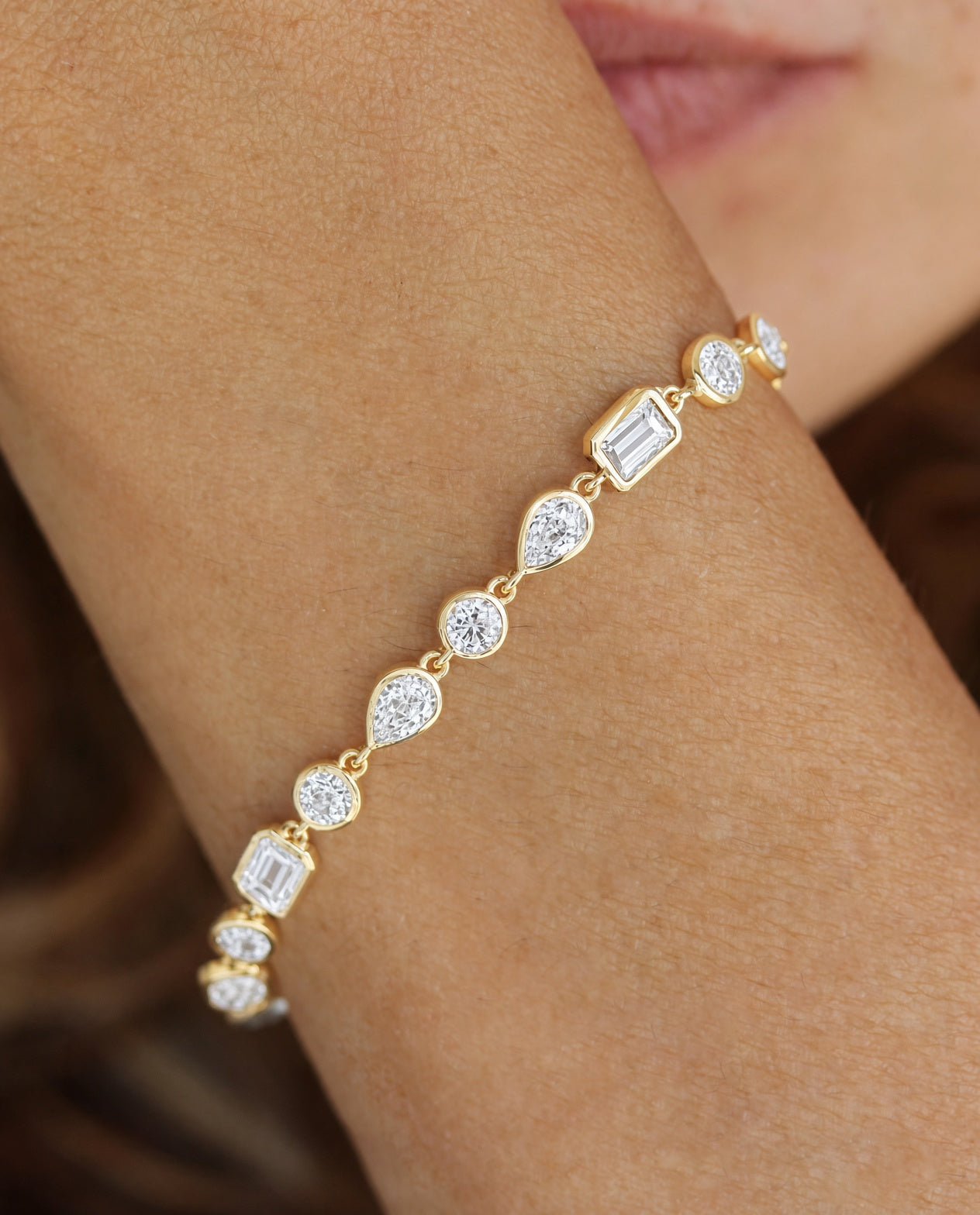 bezel diamond unique links bracelet Amanda yellow gold  1