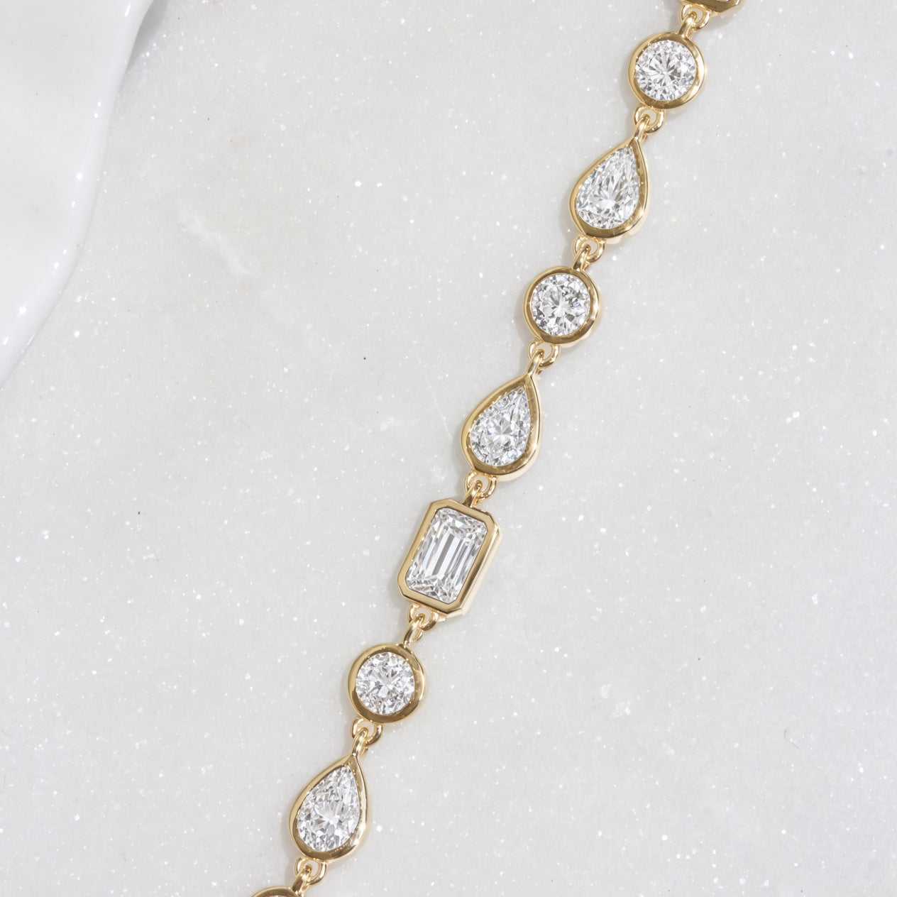 bezel diamond unique links bracelet Amanda yellow gold  (2)