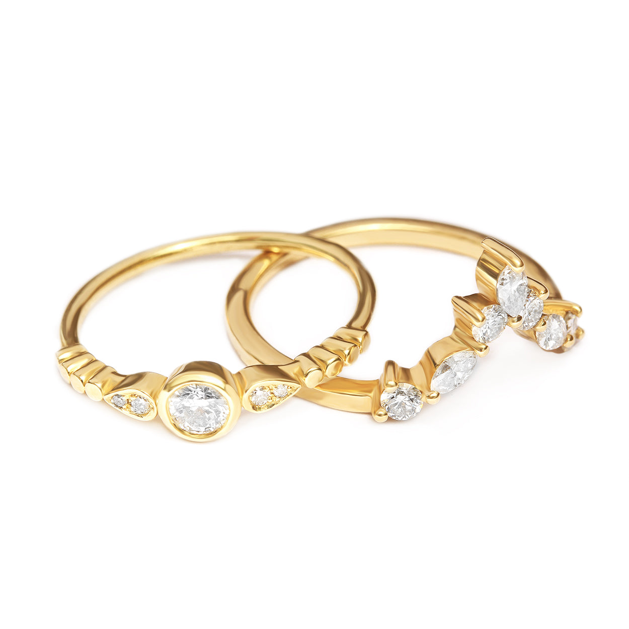 Minimal Dainty Diamond Promise Ring
