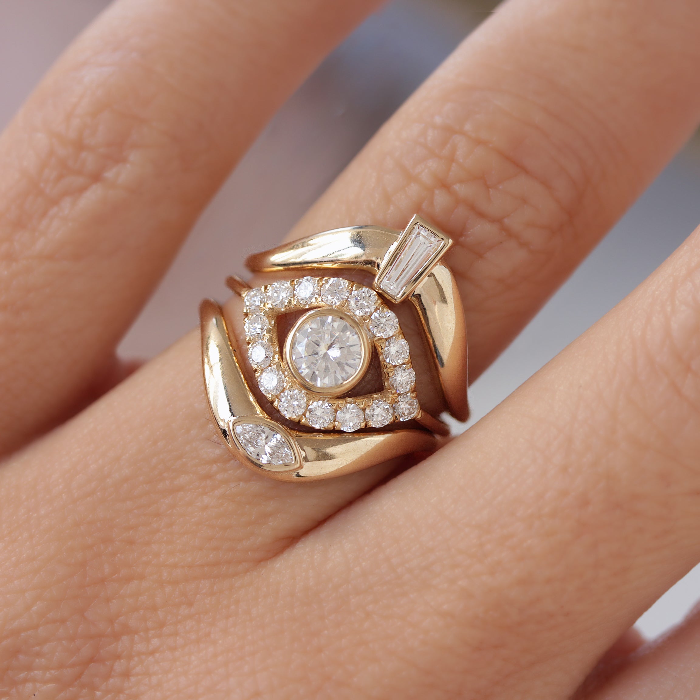 טבעת נישואין מעוקלת Marquise Diamond Gold Statement - מילה