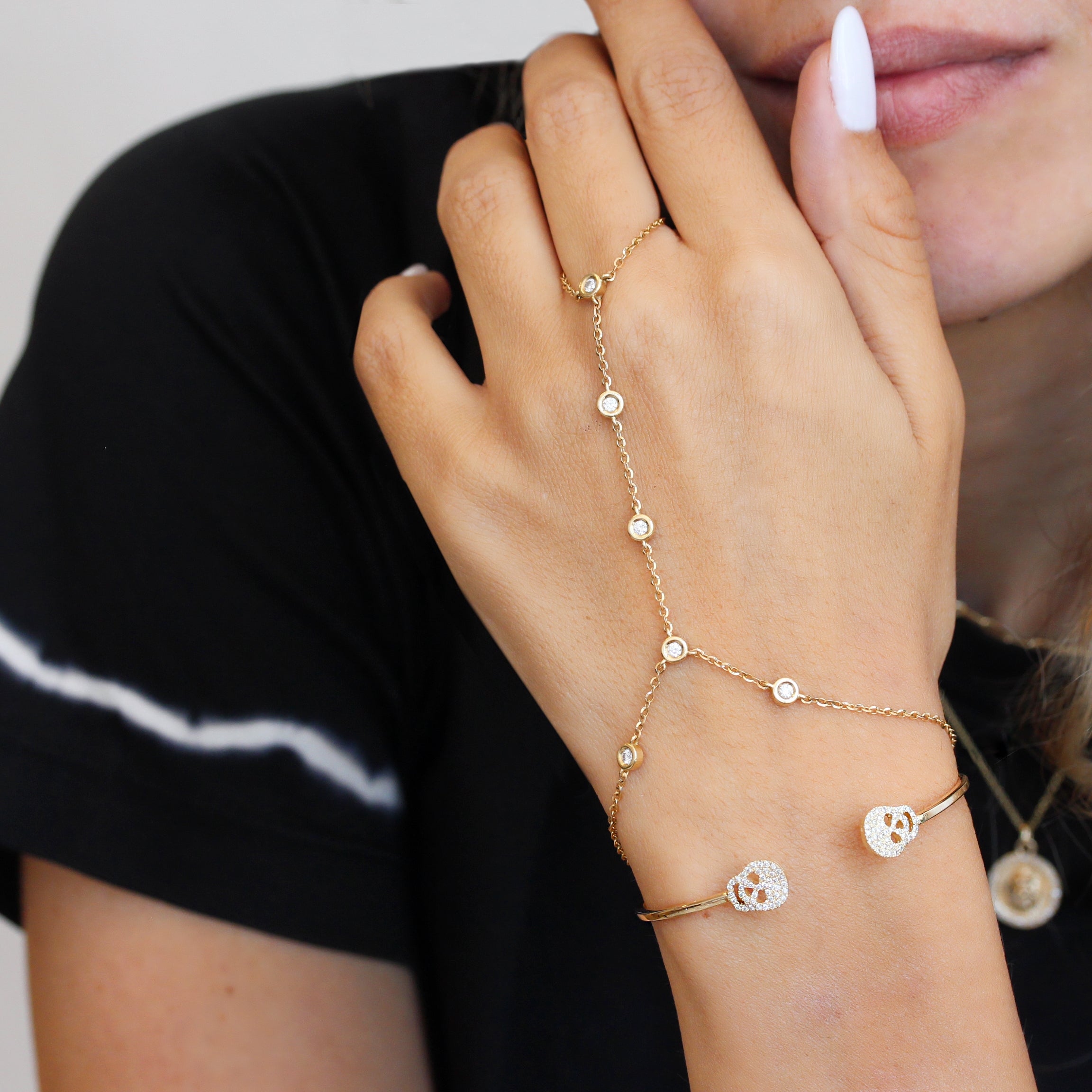 Six Diamonds 14K Gold Hand Chain ♥