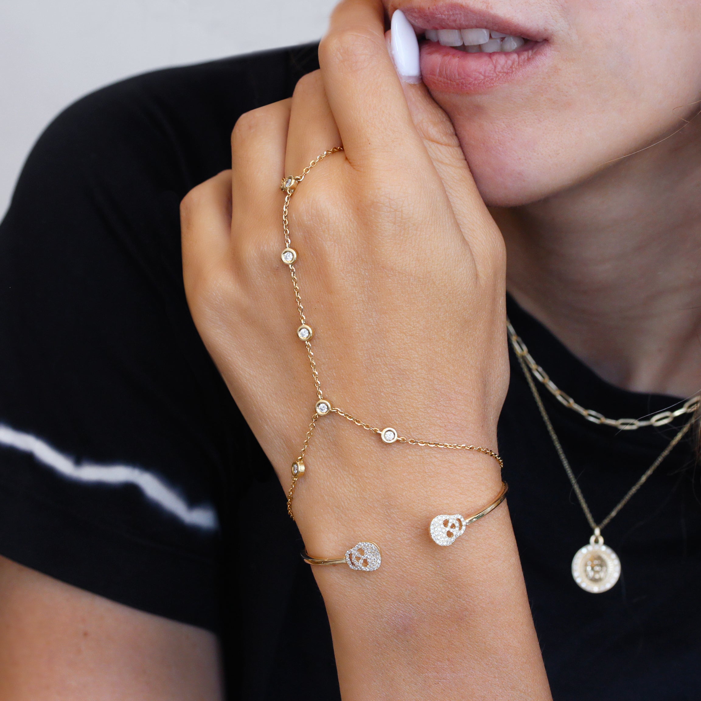Six Diamonds 14K Gold Hand Chain ♥