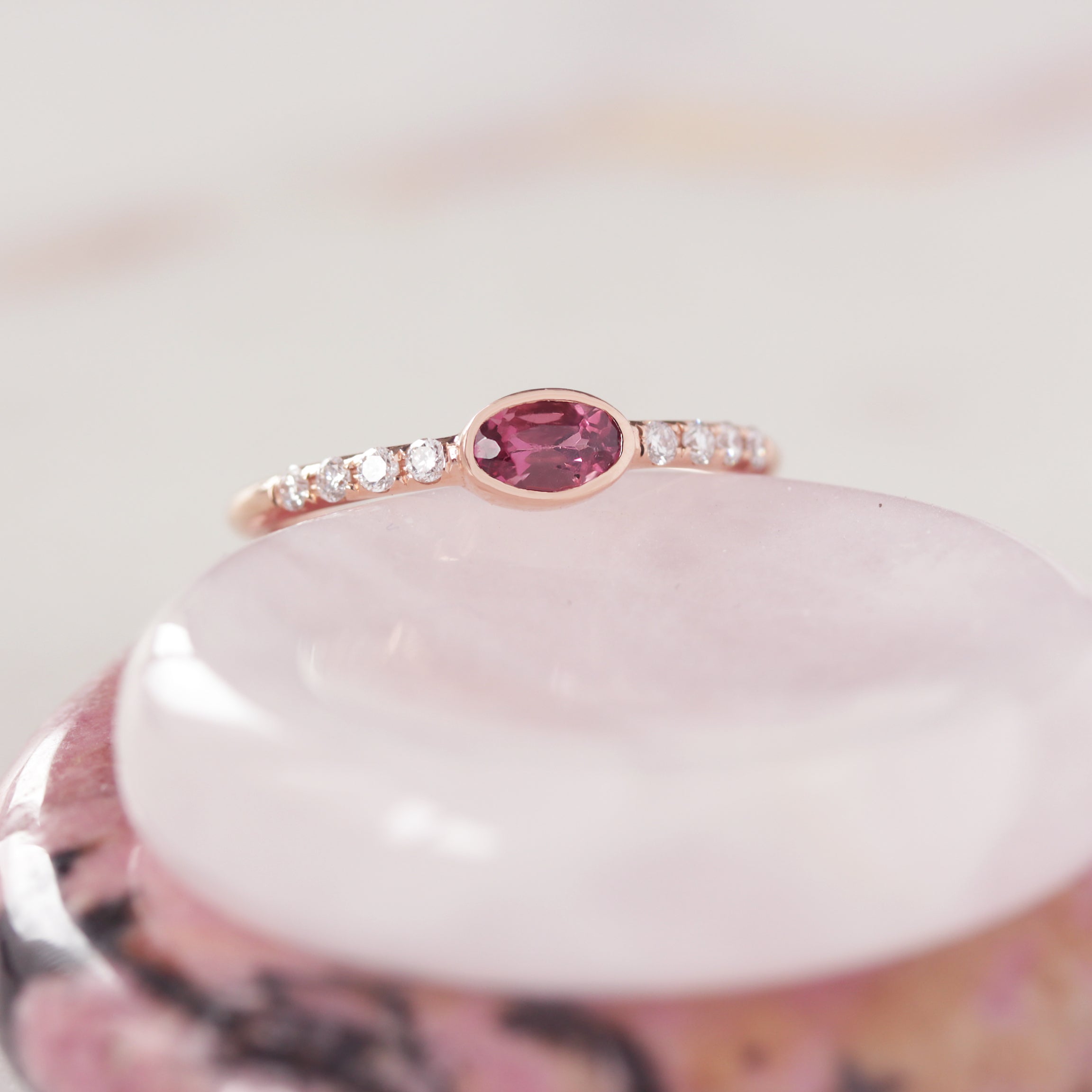 Oval Garnet & Diamonds Delicate Birthstone Gemstone Ring