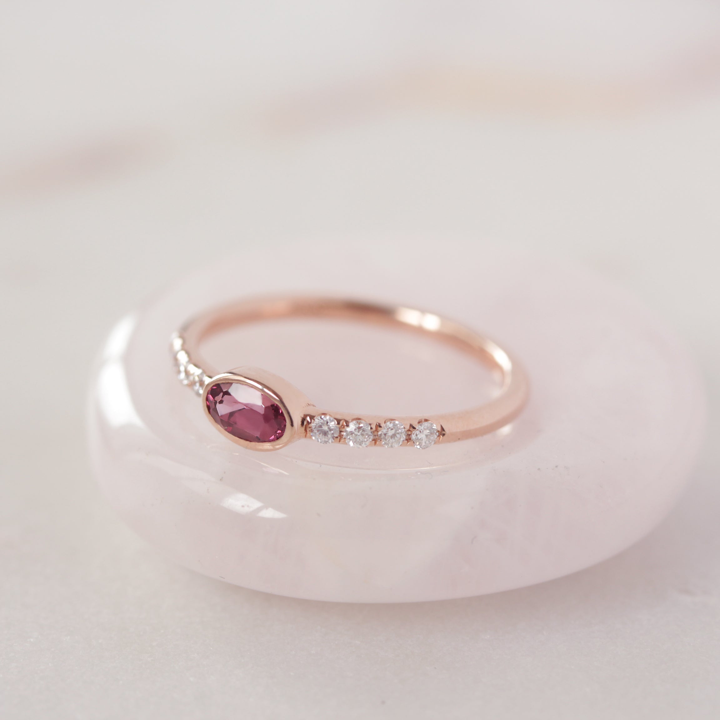 Oval Garnet & Diamonds Delicate Birthstone Gemstone Ring