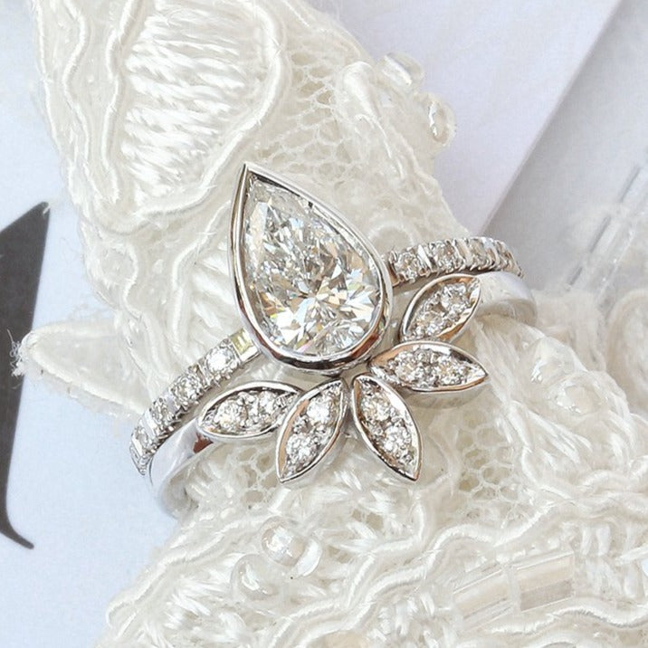 0.5ct Pear Diamond Minimal Engagement Ring & 5 Leaves Ring Wedding Ring Set - sillyshinydiamonds
