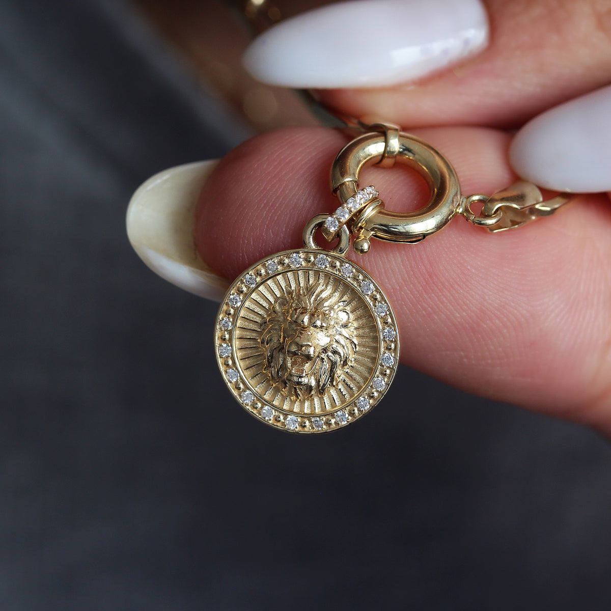 lion lio pendant zodiac astrology  sign zion diamonds pendant yellow gold