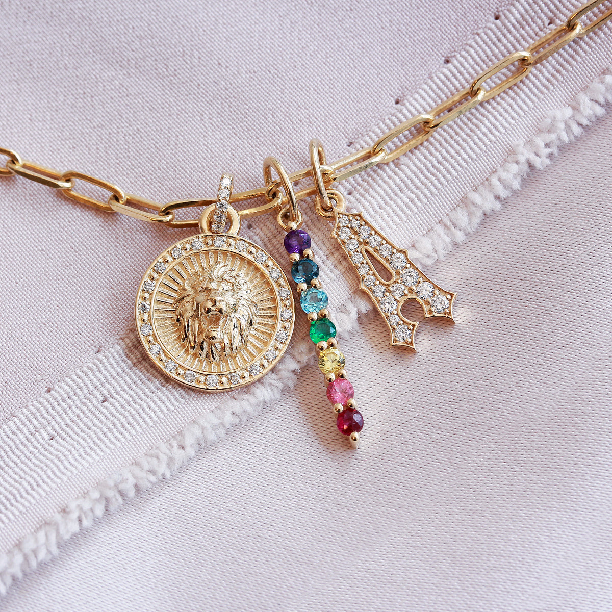 lion lio pendant zodiac astrology  sign zion diamonds pendant yellow gold