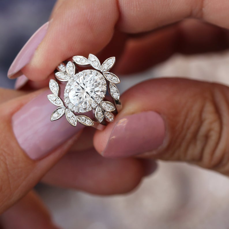 Minimal Lily - Oval Moissanite & Diamonds Floral three rings set - sillyshinydiamonds